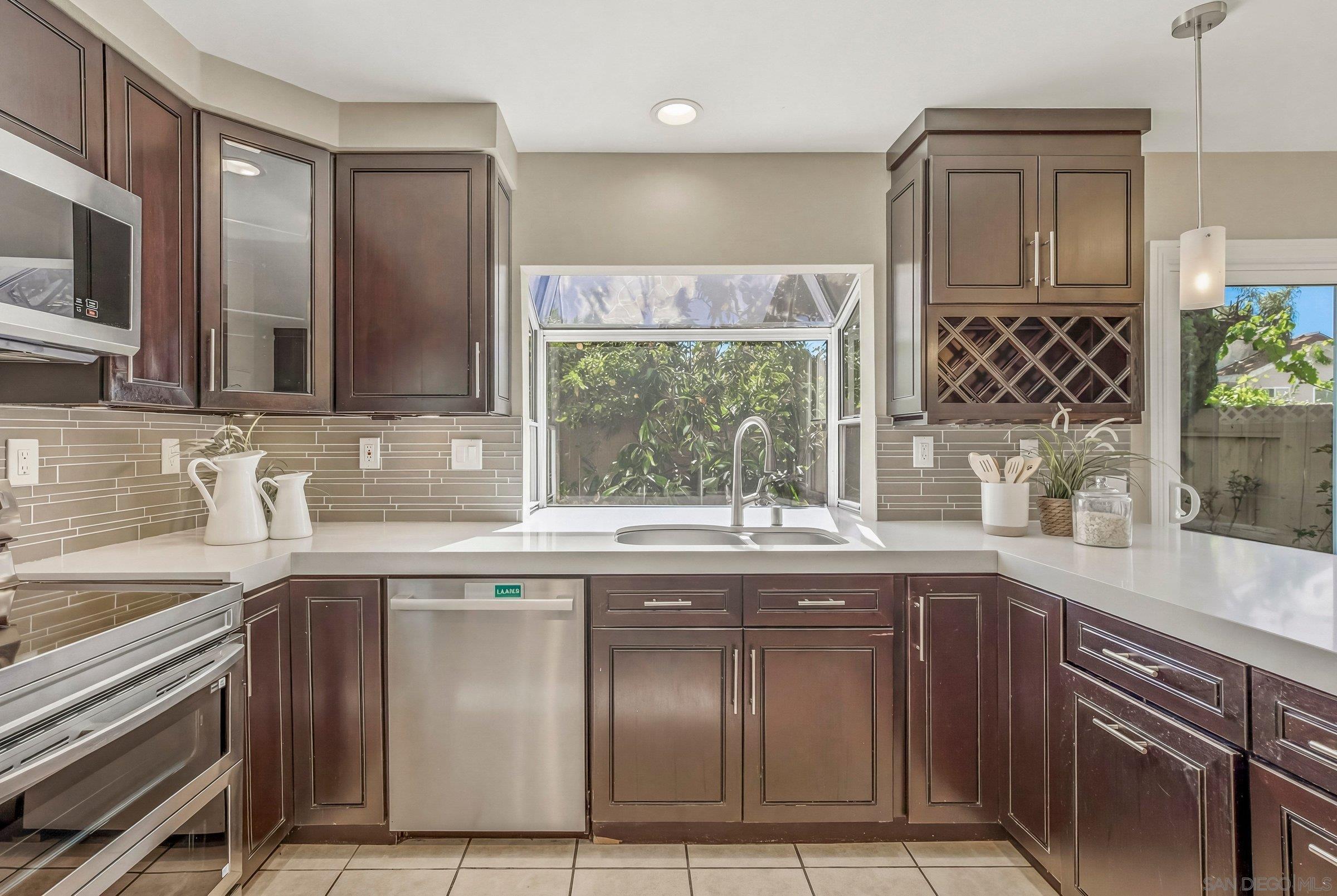 Detail Gallery Image 12 of 30 For 13354  Darview, San Diego,  CA 92129 - 5 Beds | 3 Baths