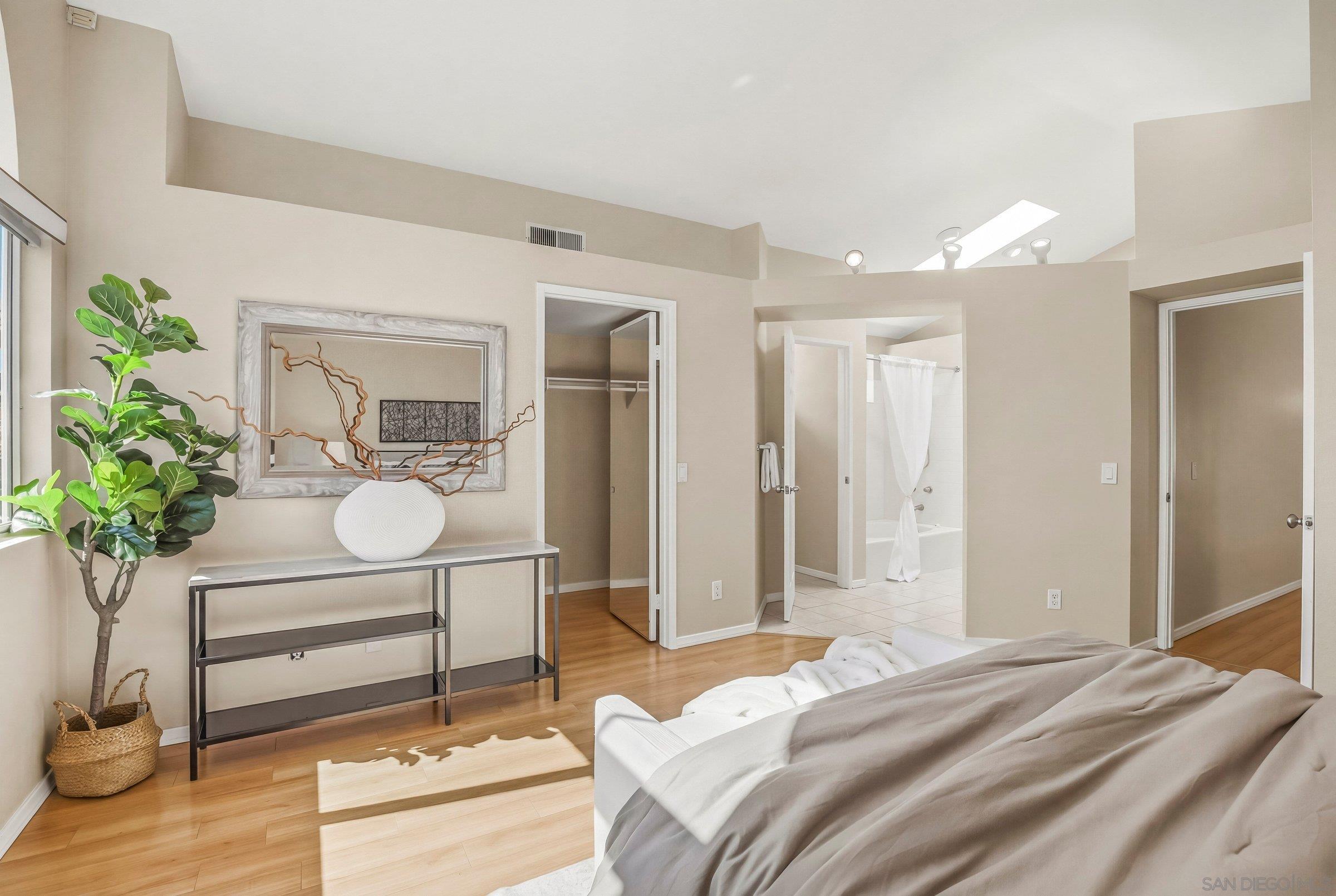 Detail Gallery Image 21 of 30 For 13354  Darview, San Diego,  CA 92129 - 5 Beds | 3 Baths