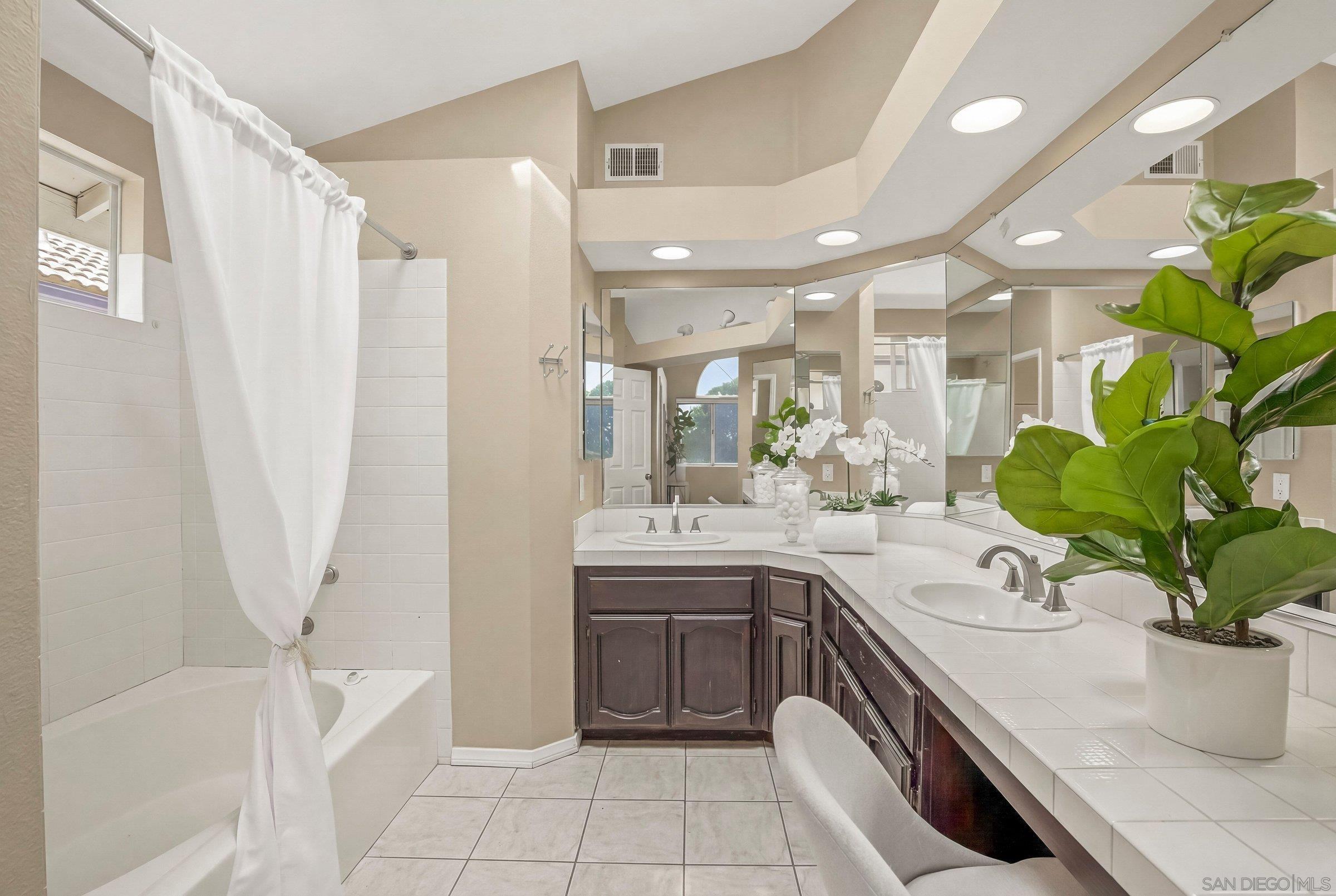 Detail Gallery Image 22 of 30 For 13354  Darview, San Diego,  CA 92129 - 5 Beds | 3 Baths