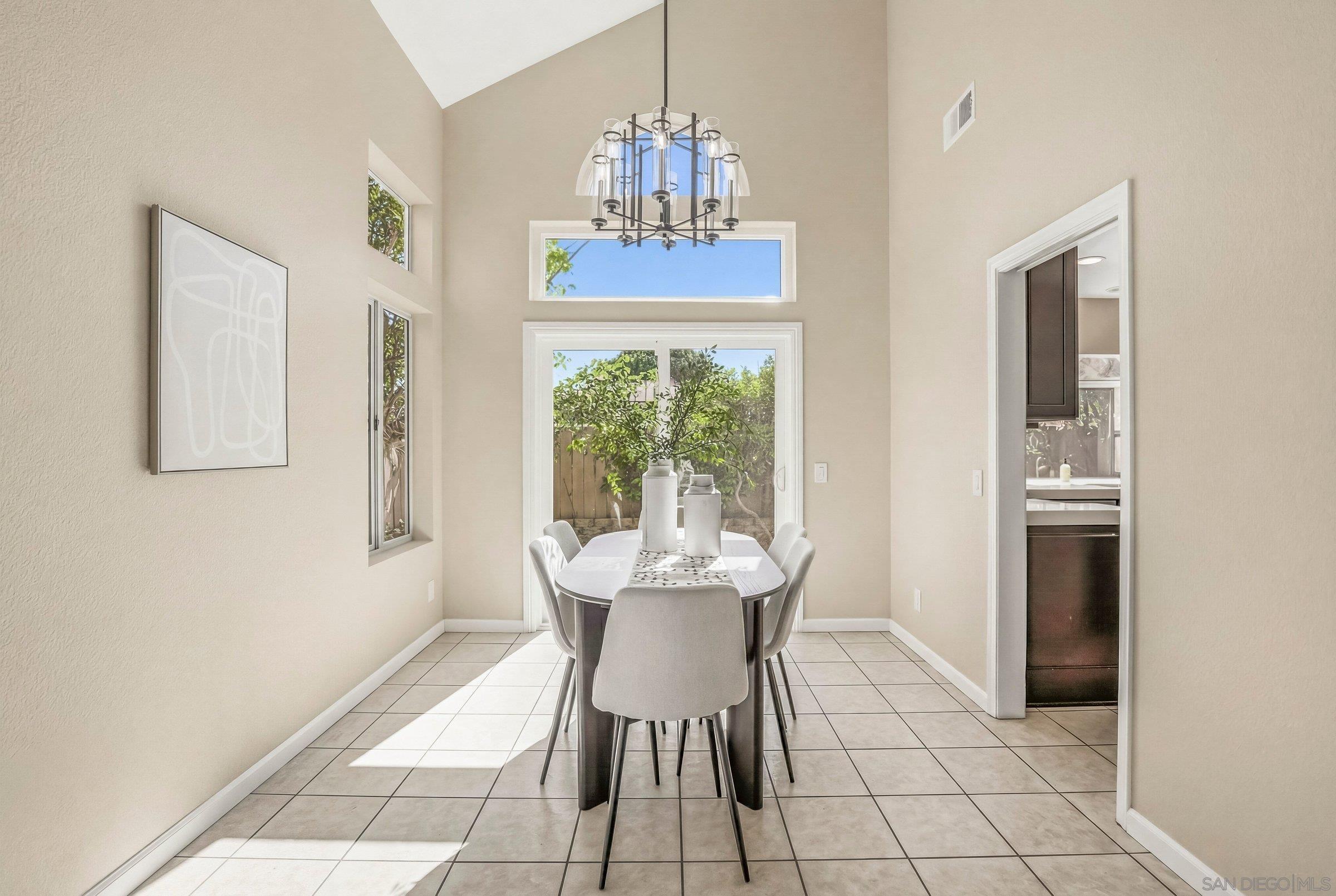 Detail Gallery Image 8 of 30 For 13354  Darview, San Diego,  CA 92129 - 5 Beds | 3 Baths