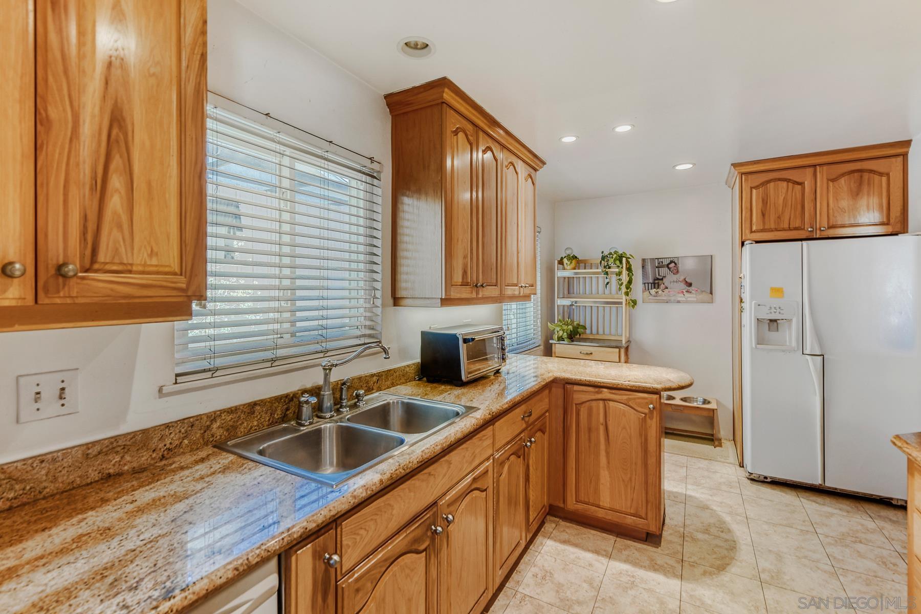 Detail Gallery Image 7 of 24 For 8376  Mono Lake Dr, San Diego,  CA 92119 - 3 Beds | 2 Baths