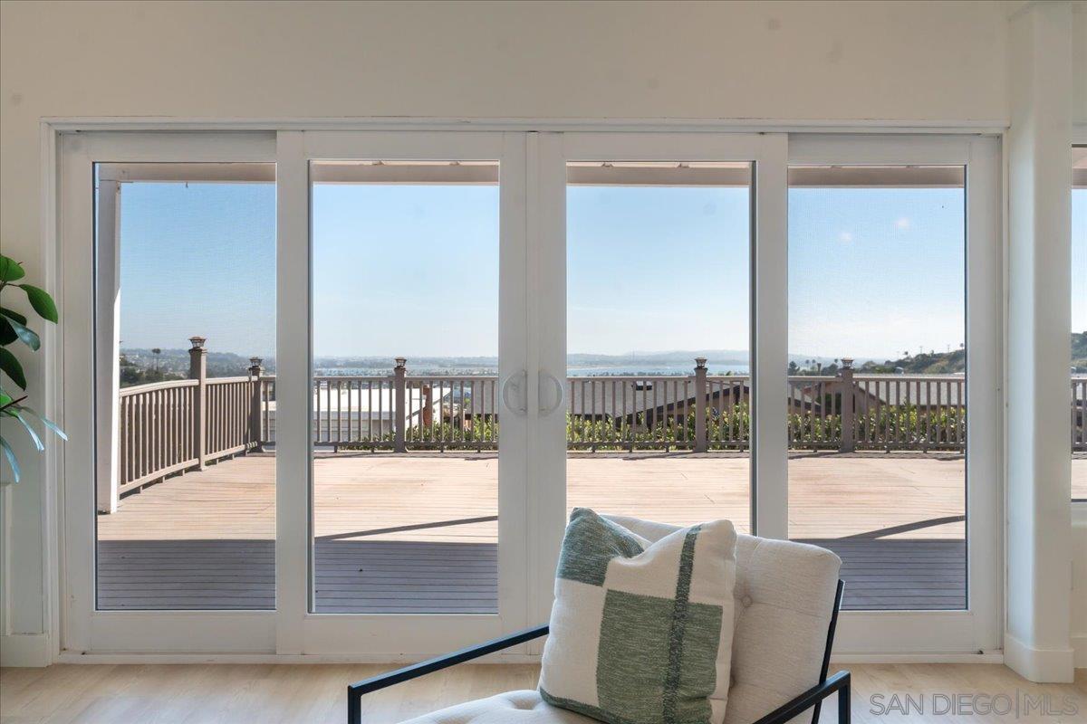 Detail Gallery Image 2 of 47 For 3027  Hunrichs Way, San Diego,  CA 92117 - 4 Beds | 2/1 Baths