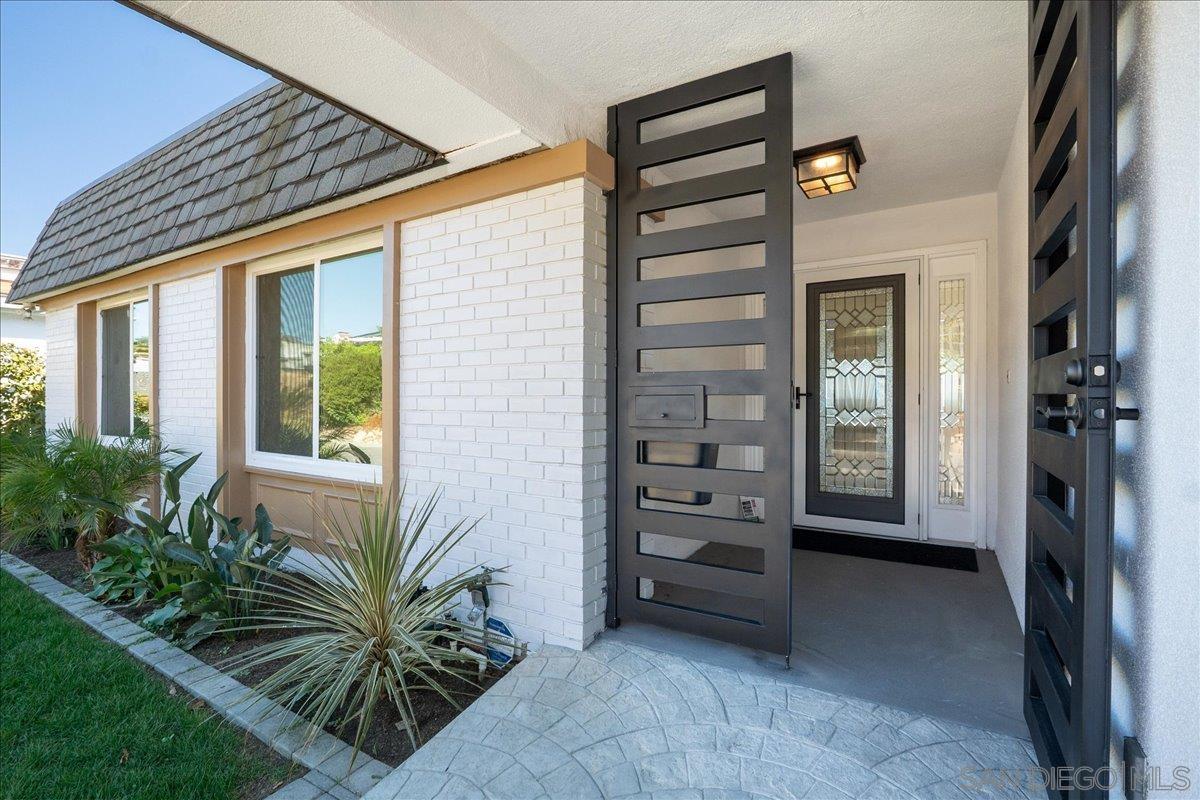 Detail Gallery Image 7 of 47 For 3027  Hunrichs Way, San Diego,  CA 92117 - 4 Beds | 2/1 Baths