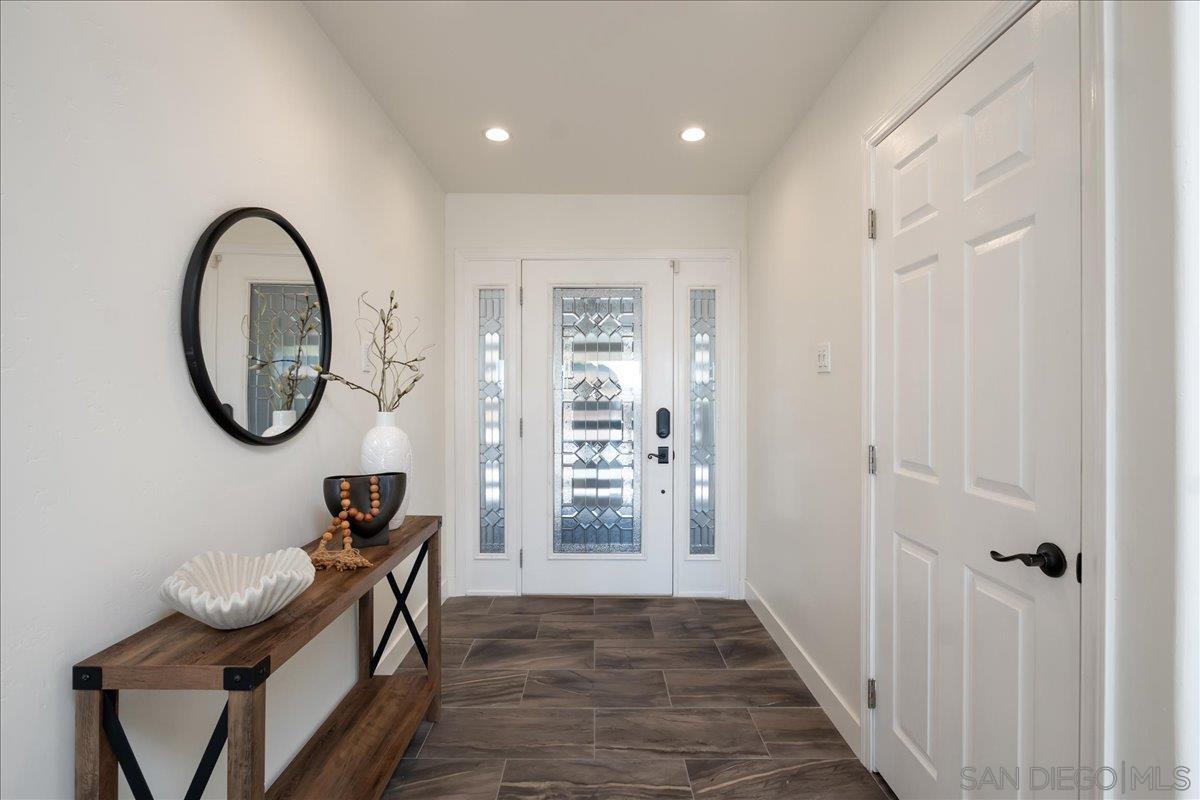 Detail Gallery Image 8 of 47 For 3027  Hunrichs Way, San Diego,  CA 92117 - 4 Beds | 2/1 Baths