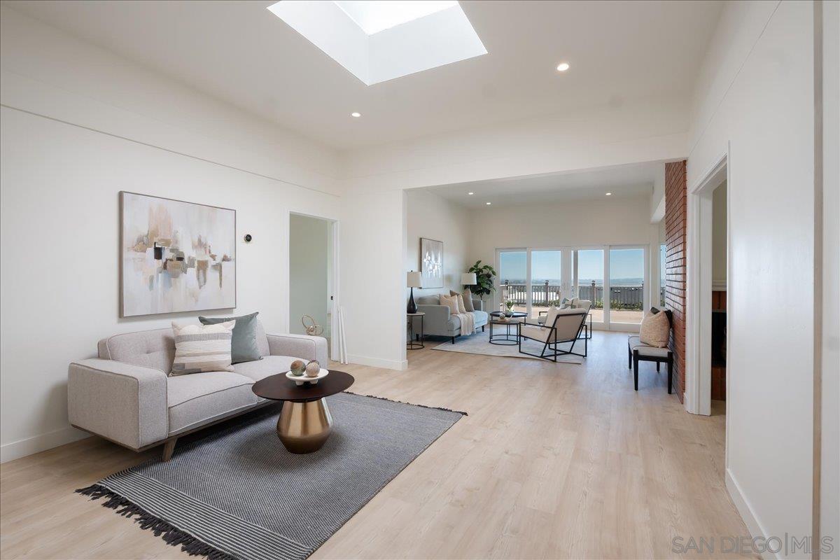 Detail Gallery Image 9 of 47 For 3027  Hunrichs Way, San Diego,  CA 92117 - 4 Beds | 2/1 Baths