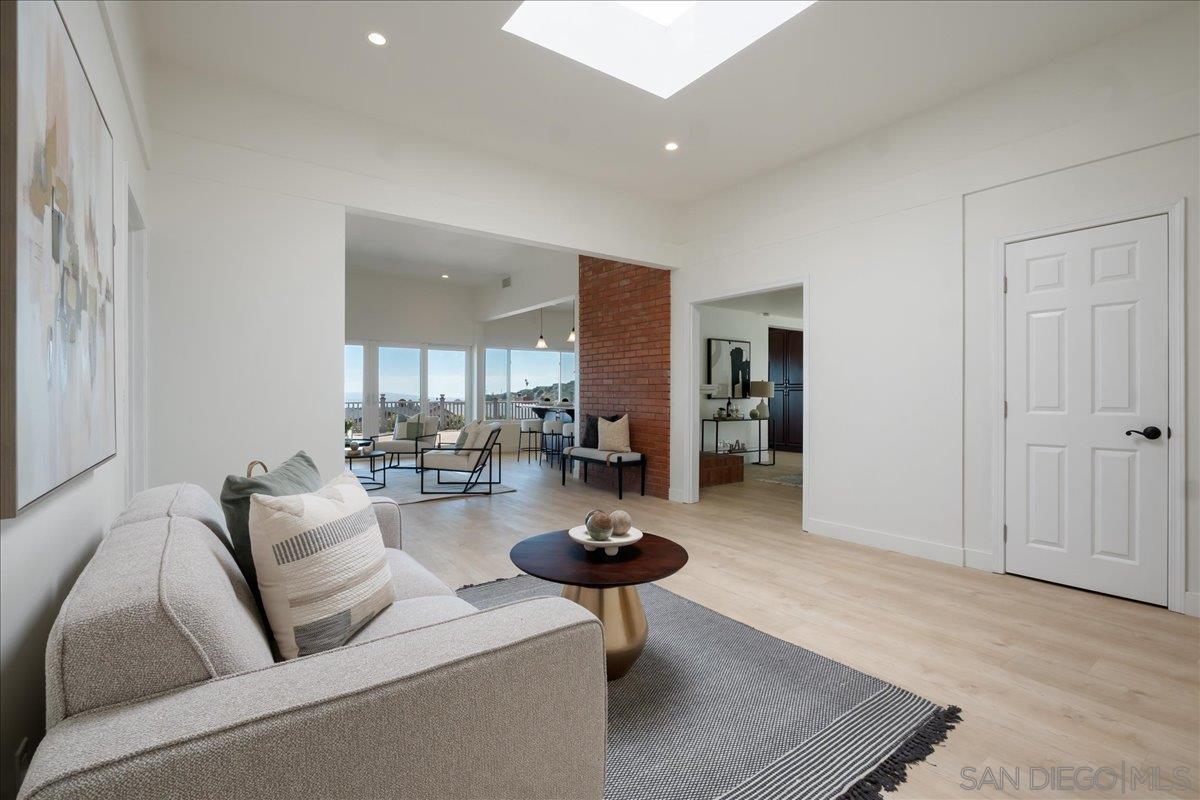 Detail Gallery Image 10 of 47 For 3027  Hunrichs Way, San Diego,  CA 92117 - 4 Beds | 2/1 Baths