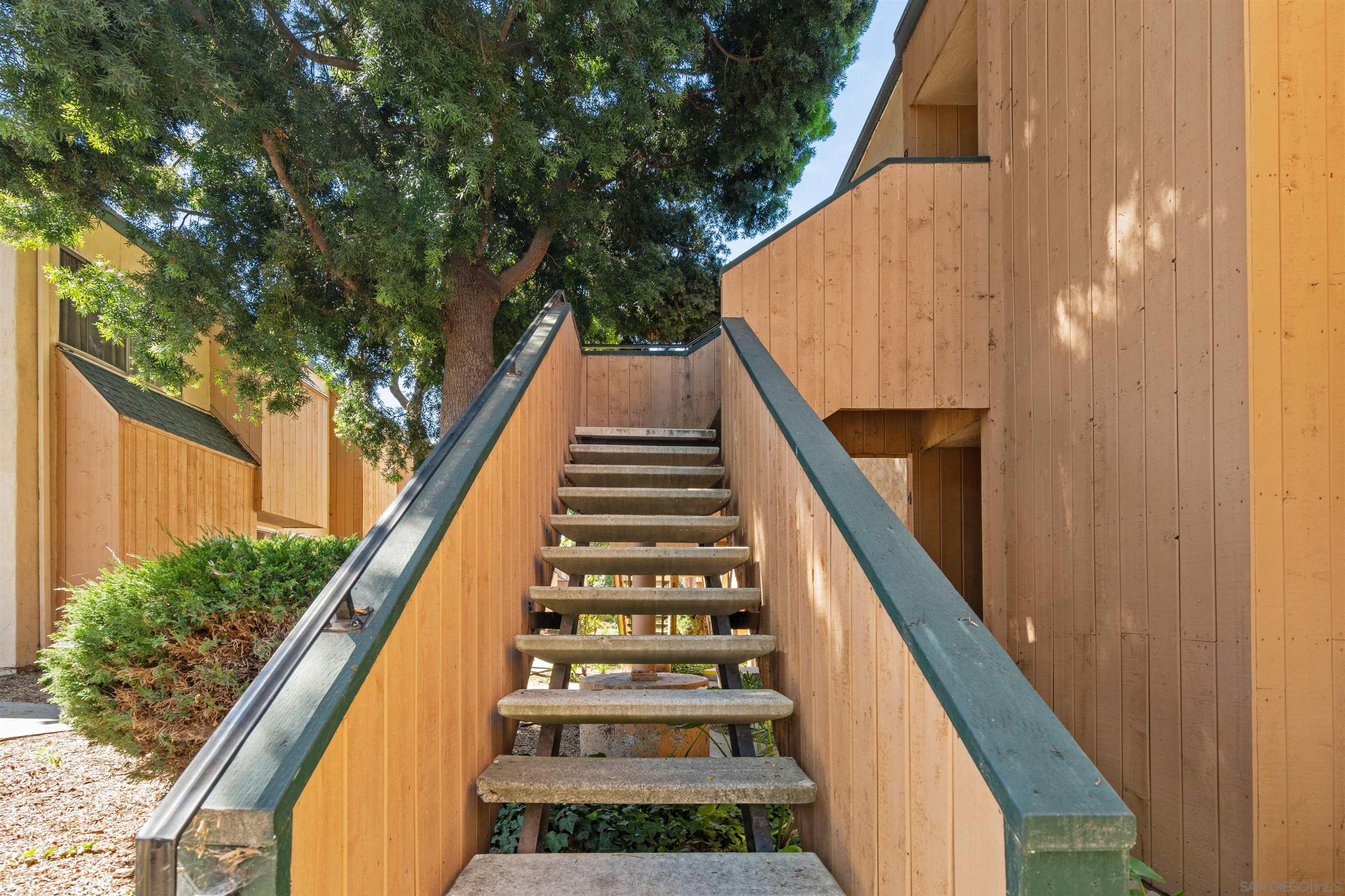 Detail Gallery Image 2 of 25 For 8779  Lake Murray  #9,  San Diego,  CA 92119 - 3 Beds | 2 Baths