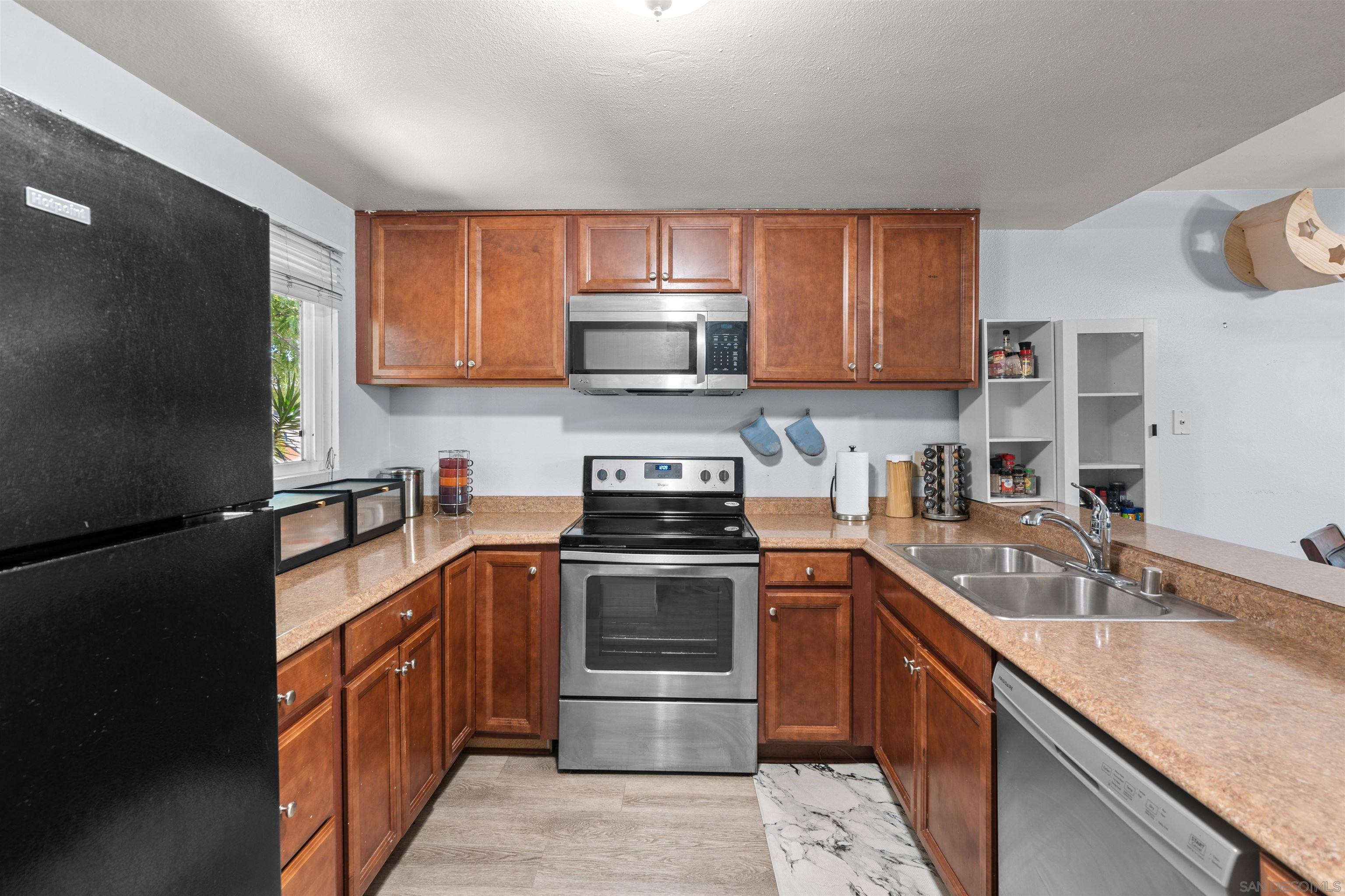 Detail Gallery Image 4 of 25 For 8779  Lake Murray  #9,  San Diego,  CA 92119 - 3 Beds | 2 Baths