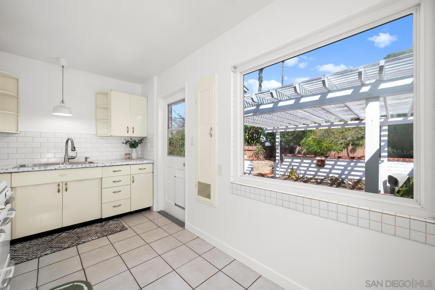 Detail Gallery Image 11 of 37 For 4635  Mataro Dr, San Diego,  CA 92115 - 2 Beds | 1 Baths