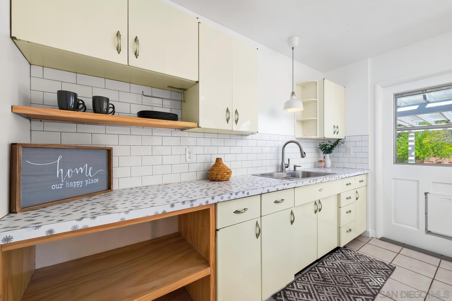 Detail Gallery Image 7 of 37 For 4635  Mataro Dr, San Diego,  CA 92115 - 2 Beds | 1 Baths