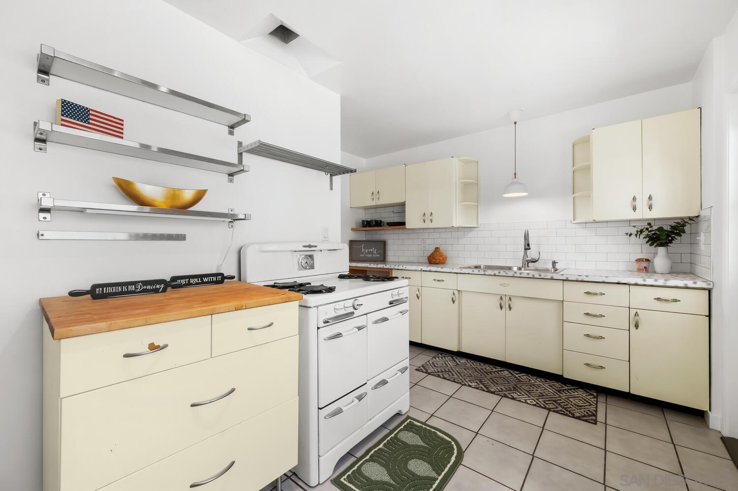 Detail Gallery Image 8 of 37 For 4635  Mataro Dr, San Diego,  CA 92115 - 2 Beds | 1 Baths