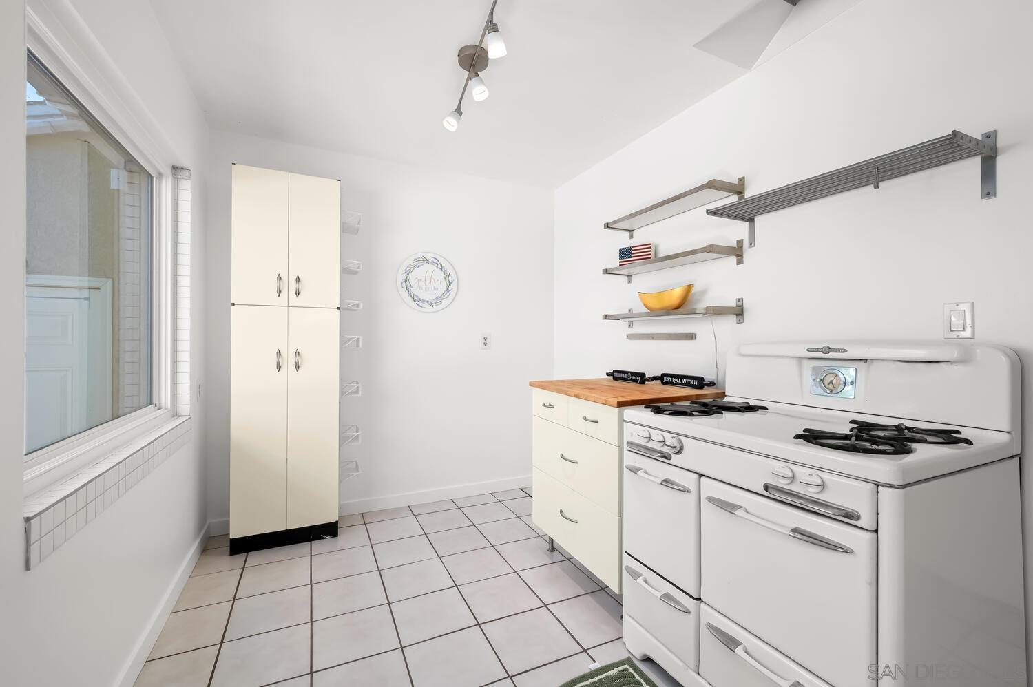 Detail Gallery Image 10 of 37 For 4635  Mataro Dr, San Diego,  CA 92115 - 2 Beds | 1 Baths