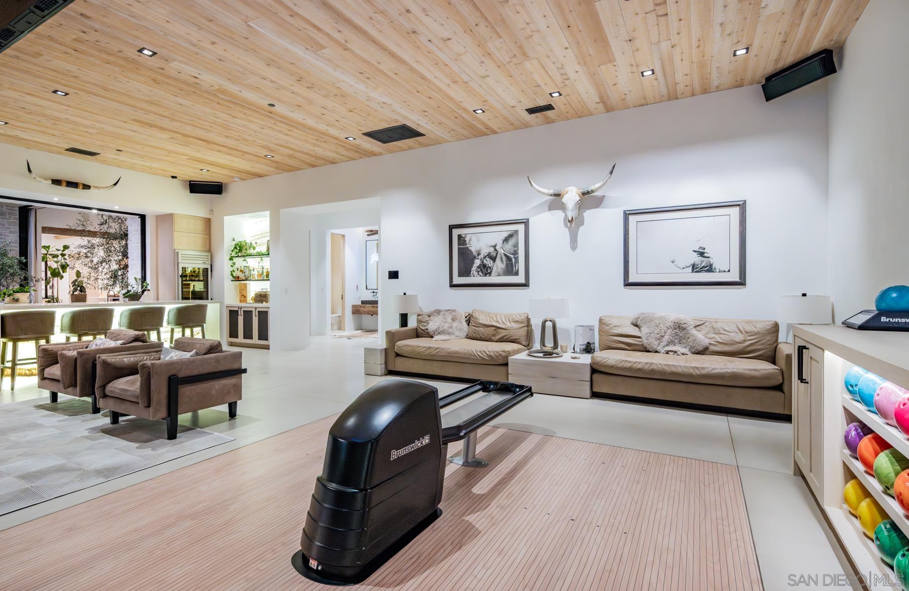 Detail Gallery Image 19 of 64 For 14783  Roxbury Terr., Rancho Santa Fe,  CA 92067 - 5 Beds | 5/3 Baths