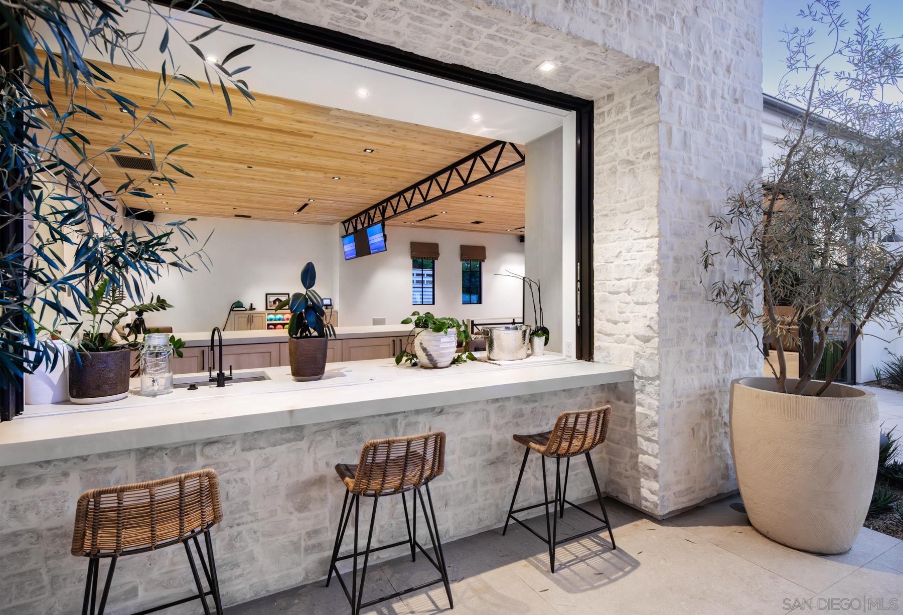 Detail Gallery Image 22 of 64 For 14783  Roxbury Terr., Rancho Santa Fe,  CA 92067 - 5 Beds | 5/3 Baths