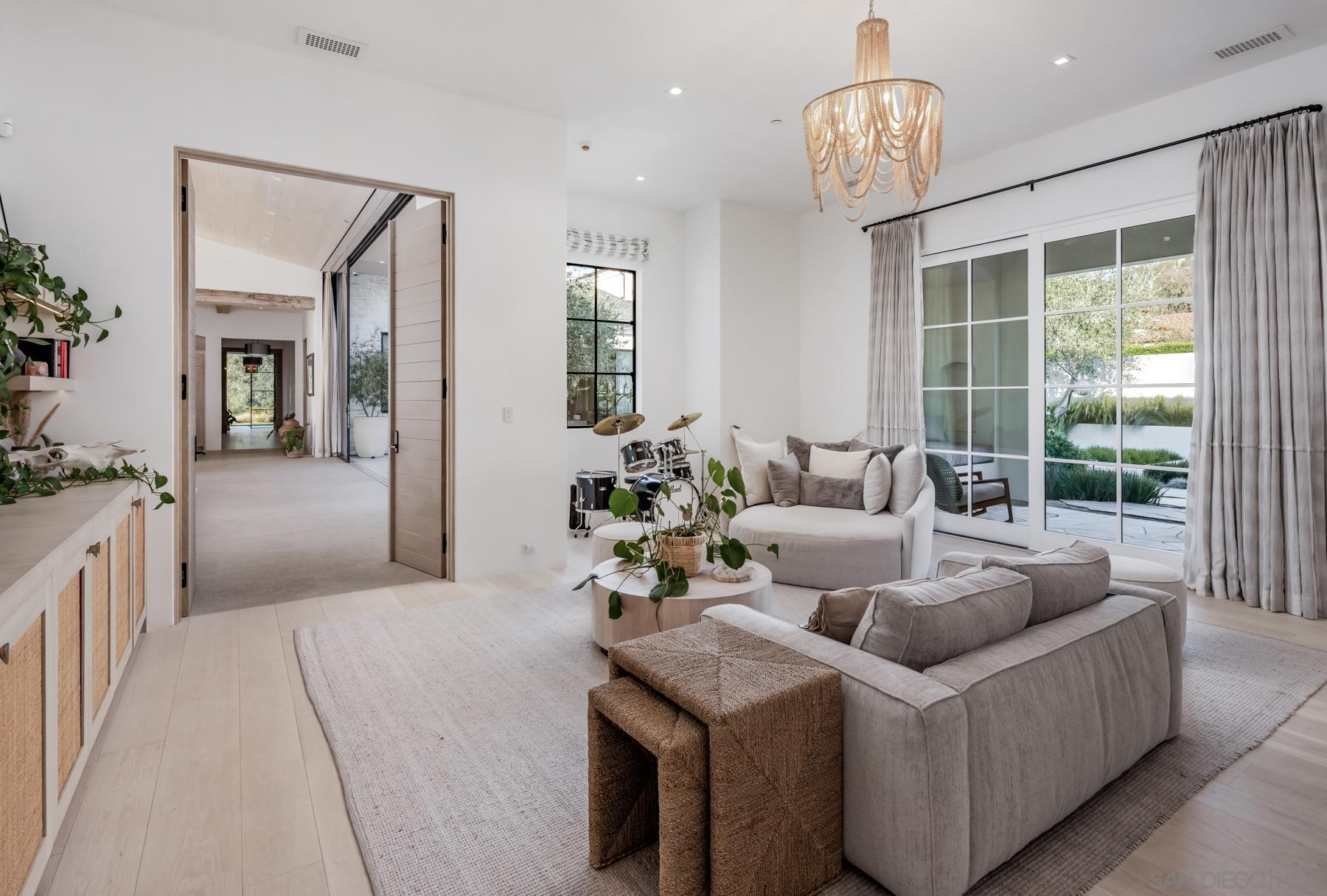 Detail Gallery Image 24 of 64 For 14783  Roxbury Terr., Rancho Santa Fe,  CA 92067 - 5 Beds | 5/3 Baths