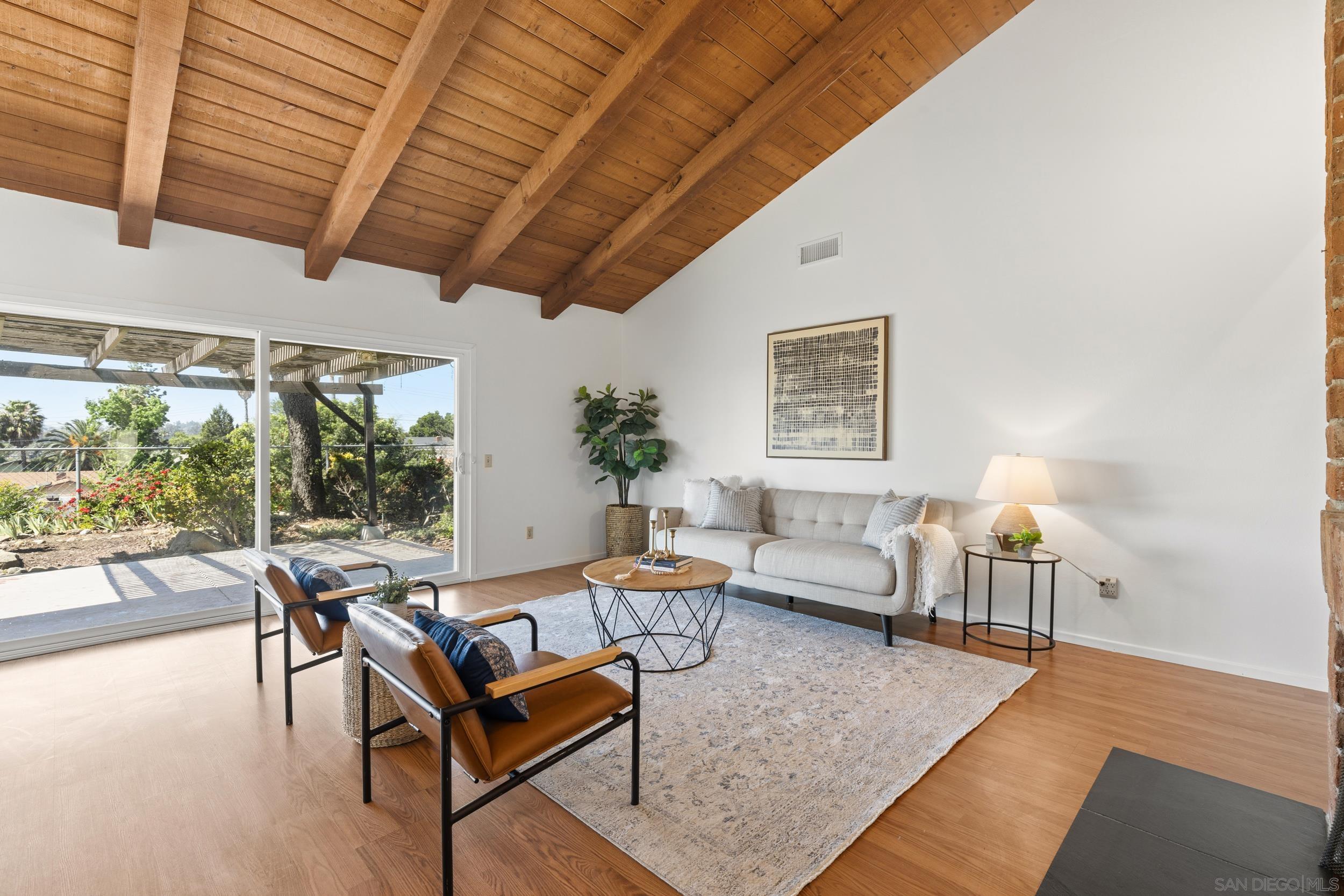 Detail Gallery Image 2 of 21 For 1333 N Ivy Street, Escondido,  CA 92026 - 3 Beds | 2 Baths