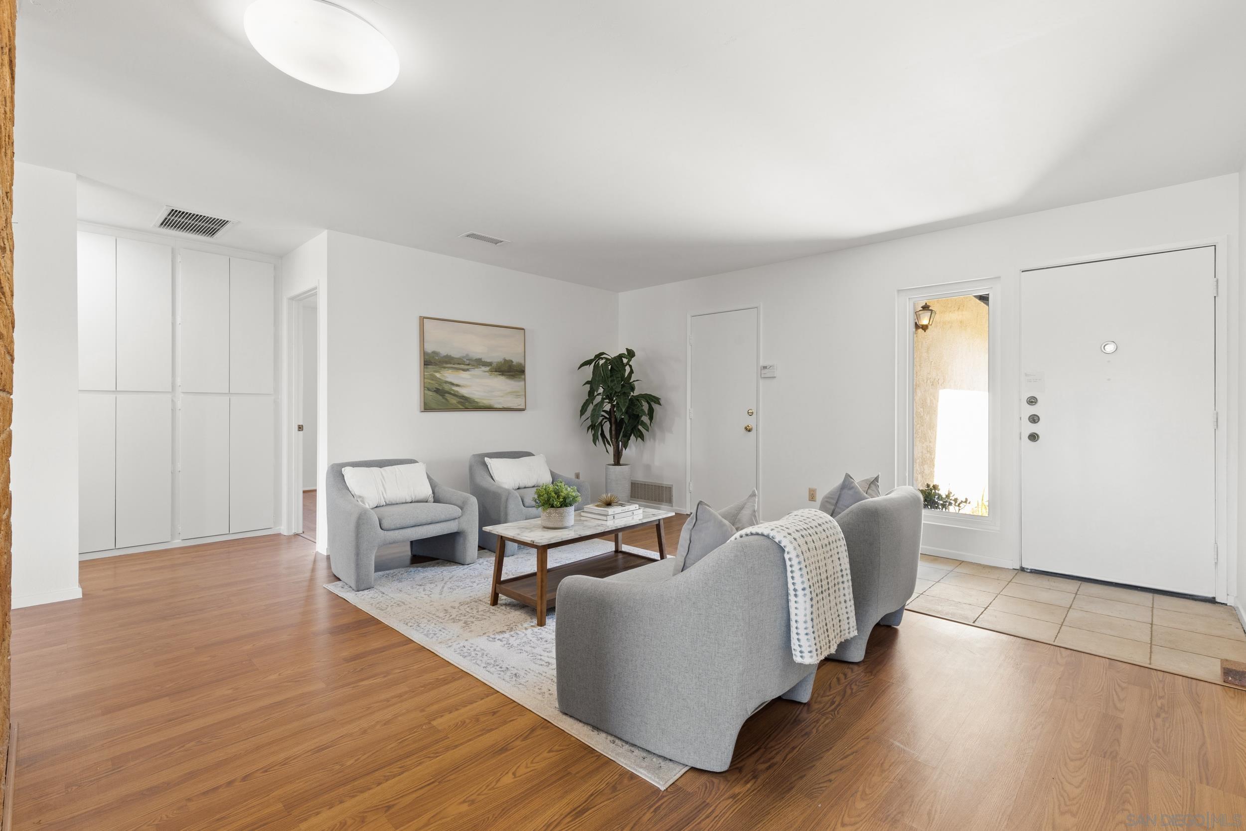 Detail Gallery Image 4 of 21 For 1333 N Ivy Street, Escondido,  CA 92026 - 3 Beds | 2 Baths