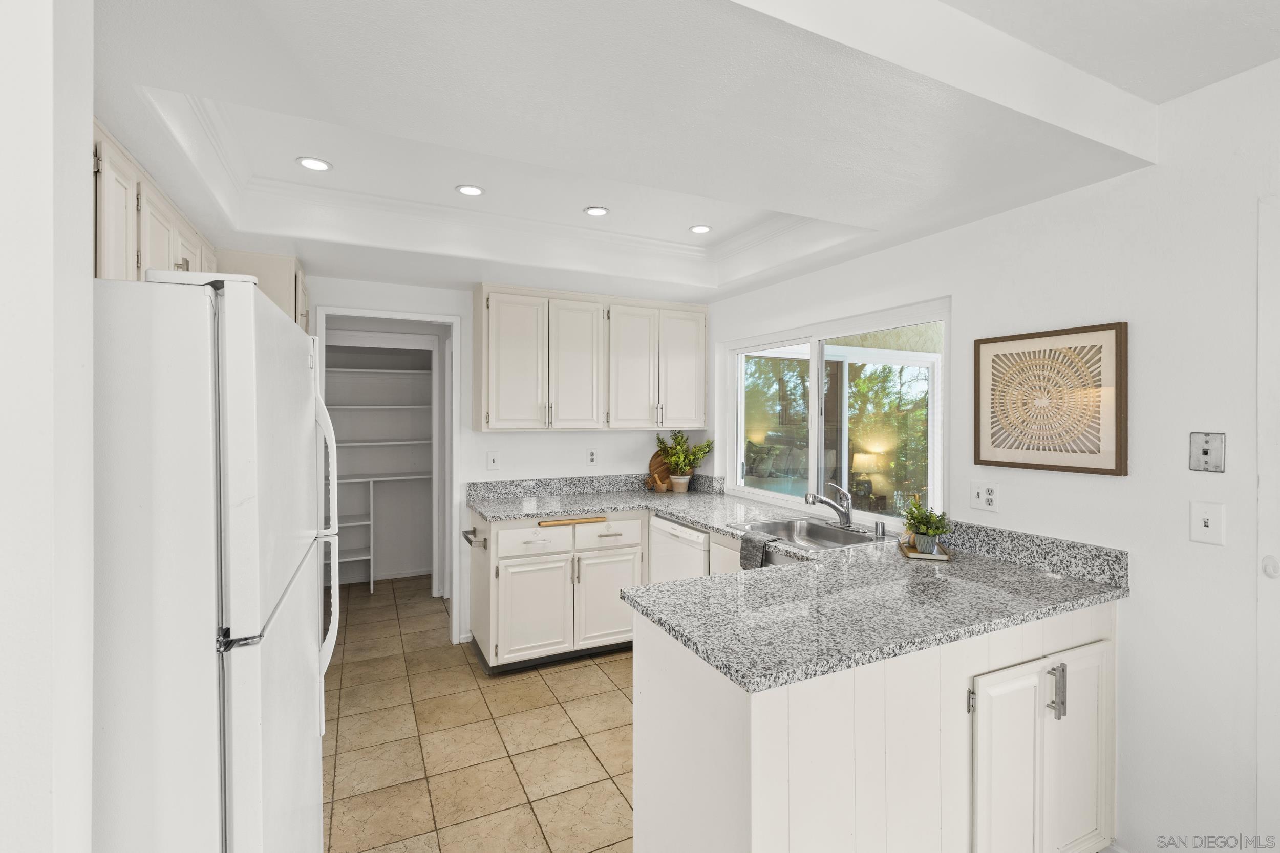 Detail Gallery Image 6 of 21 For 1333 N Ivy Street, Escondido,  CA 92026 - 3 Beds | 2 Baths