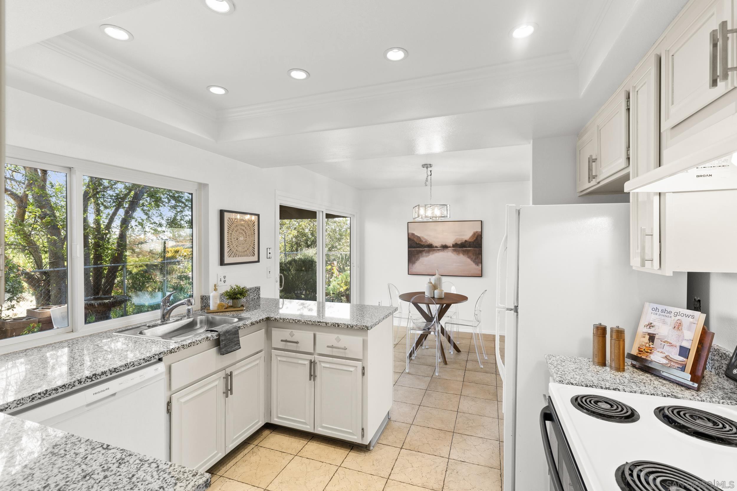 Detail Gallery Image 7 of 21 For 1333 N Ivy Street, Escondido,  CA 92026 - 3 Beds | 2 Baths