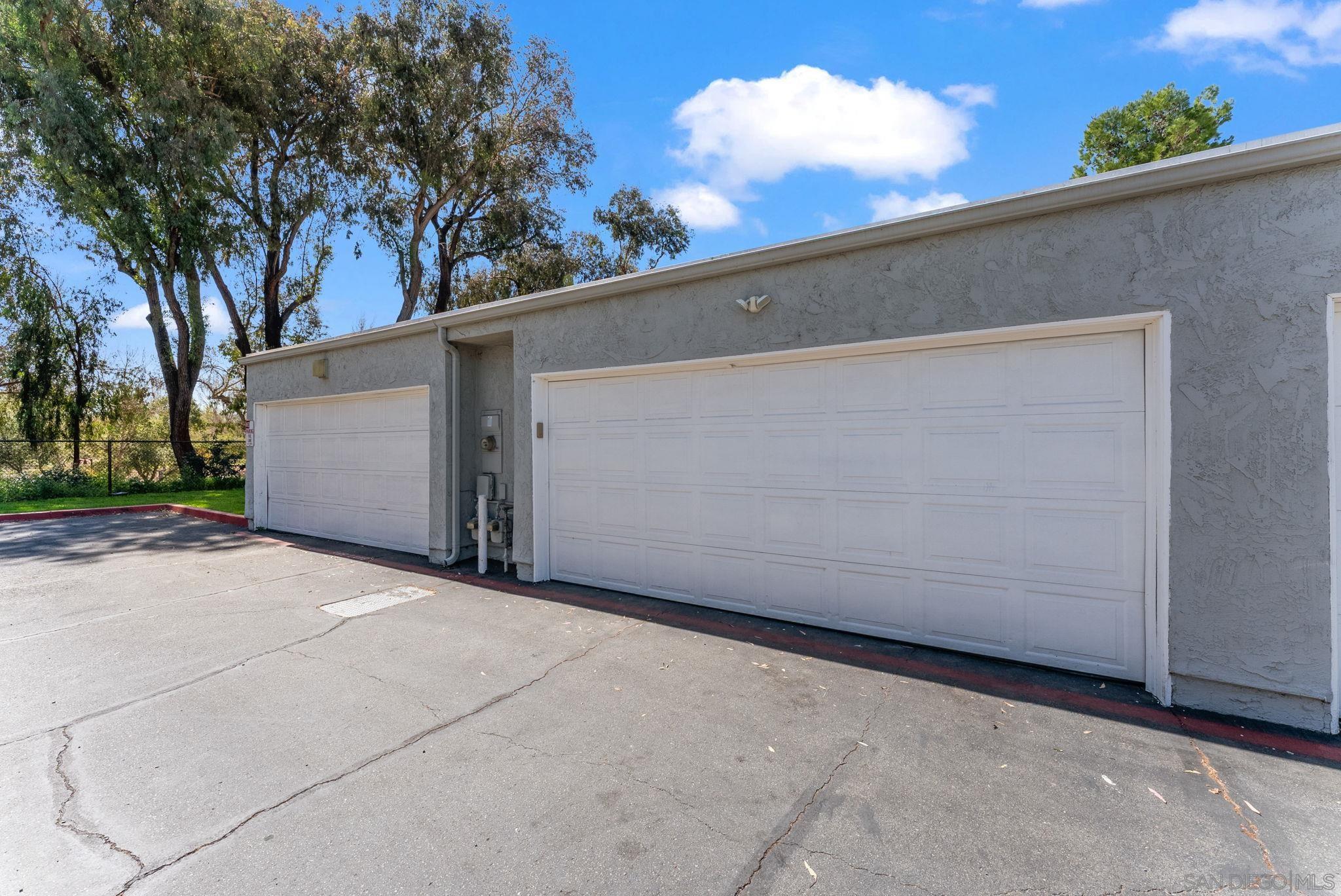 Detail Gallery Image 3 of 39 For 9401  Carlton Oaks Drive  #E,  Santee,  CA 92071 - 4 Beds | 1/1 Baths