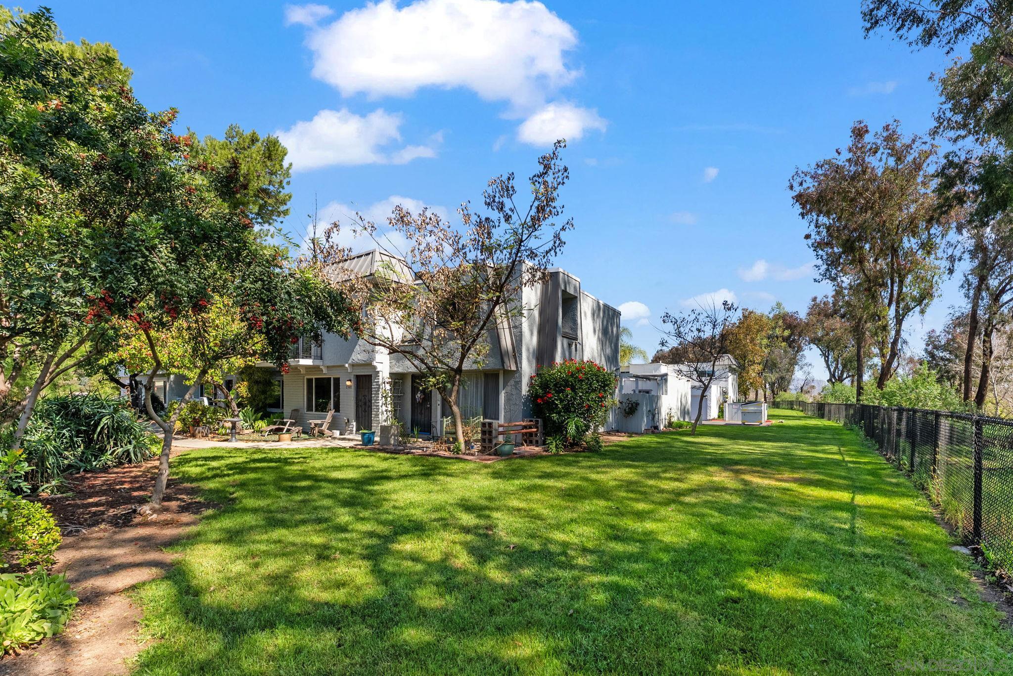 Detail Gallery Image 27 of 39 For 9401  Carlton Oaks Drive  #E,  Santee,  CA 92071 - 4 Beds | 1/1 Baths