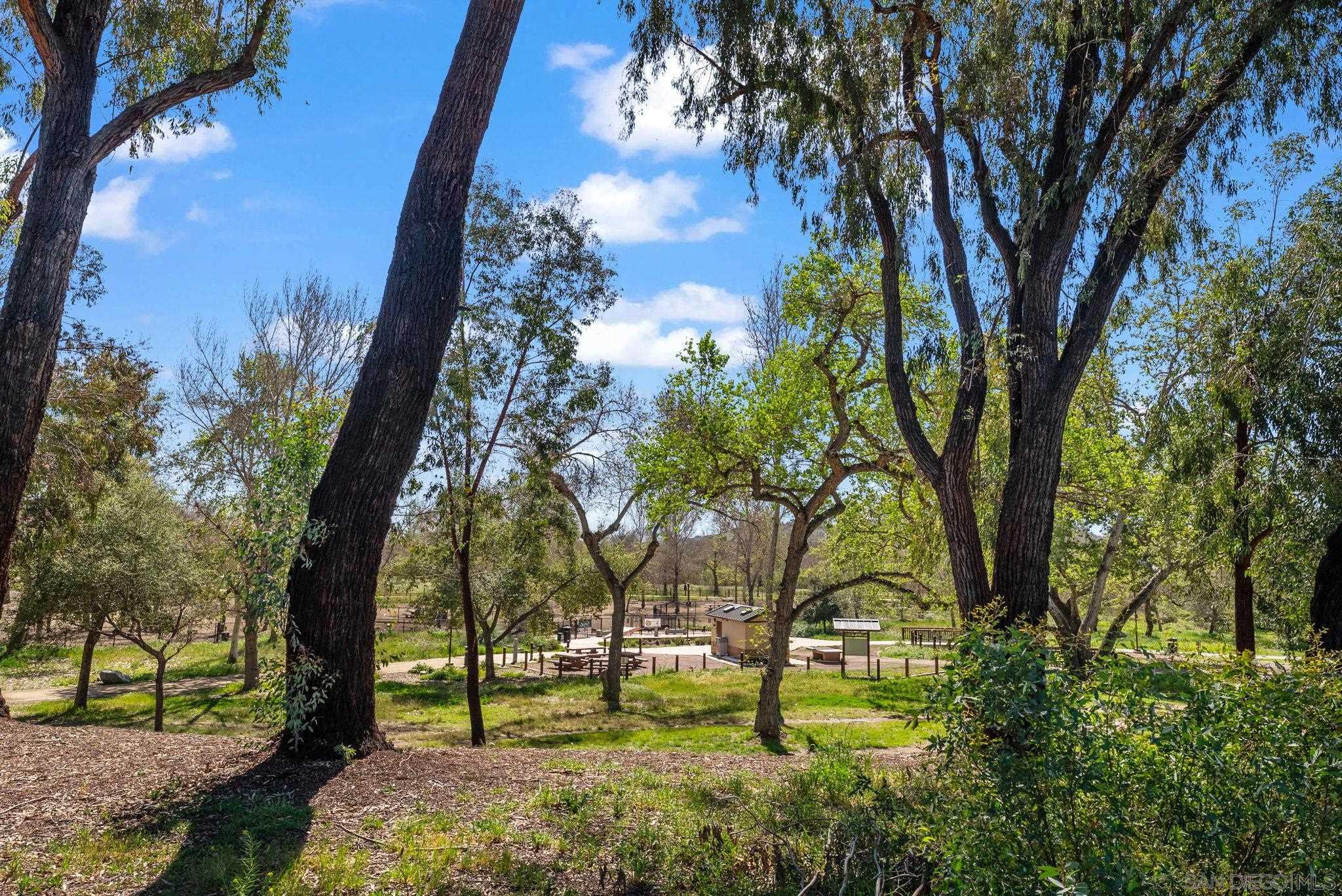 Detail Gallery Image 29 of 39 For 9401  Carlton Oaks Drive  #E,  Santee,  CA 92071 - 4 Beds | 1/1 Baths