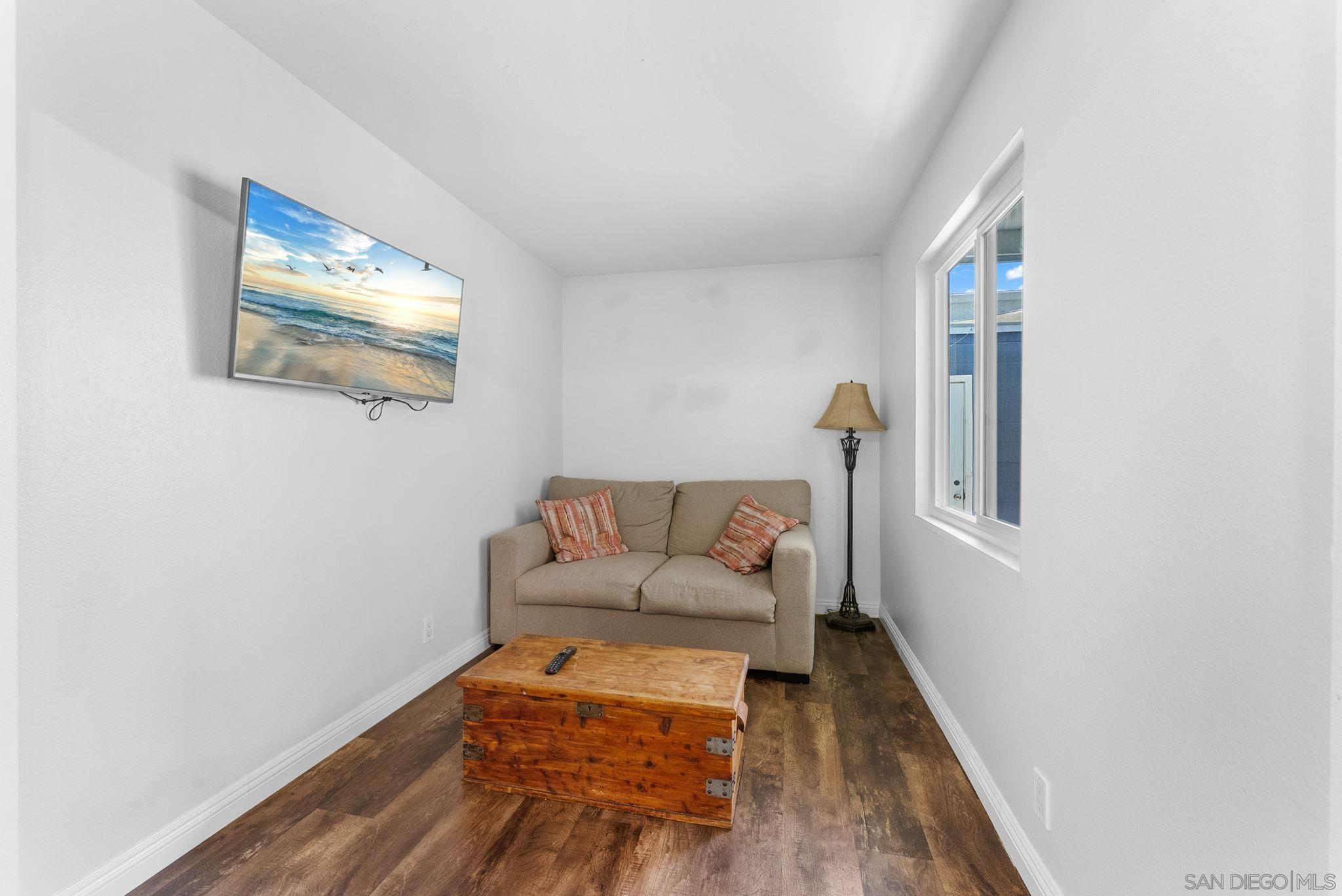 Detail Gallery Image 10 of 39 For 9401  Carlton Oaks Drive  #E,  Santee,  CA 92071 - 4 Beds | 1/1 Baths