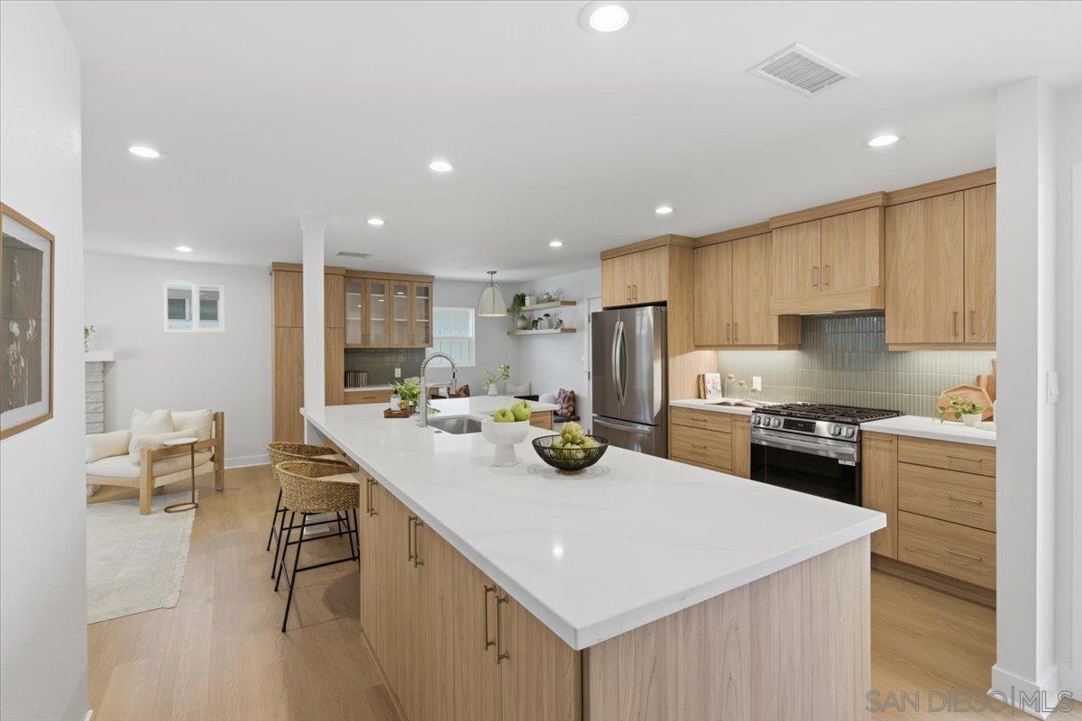 Detail Gallery Image 2 of 33 For 1361  California, Imperial Beach,  CA 91932 - 3 Beds | 2 Baths