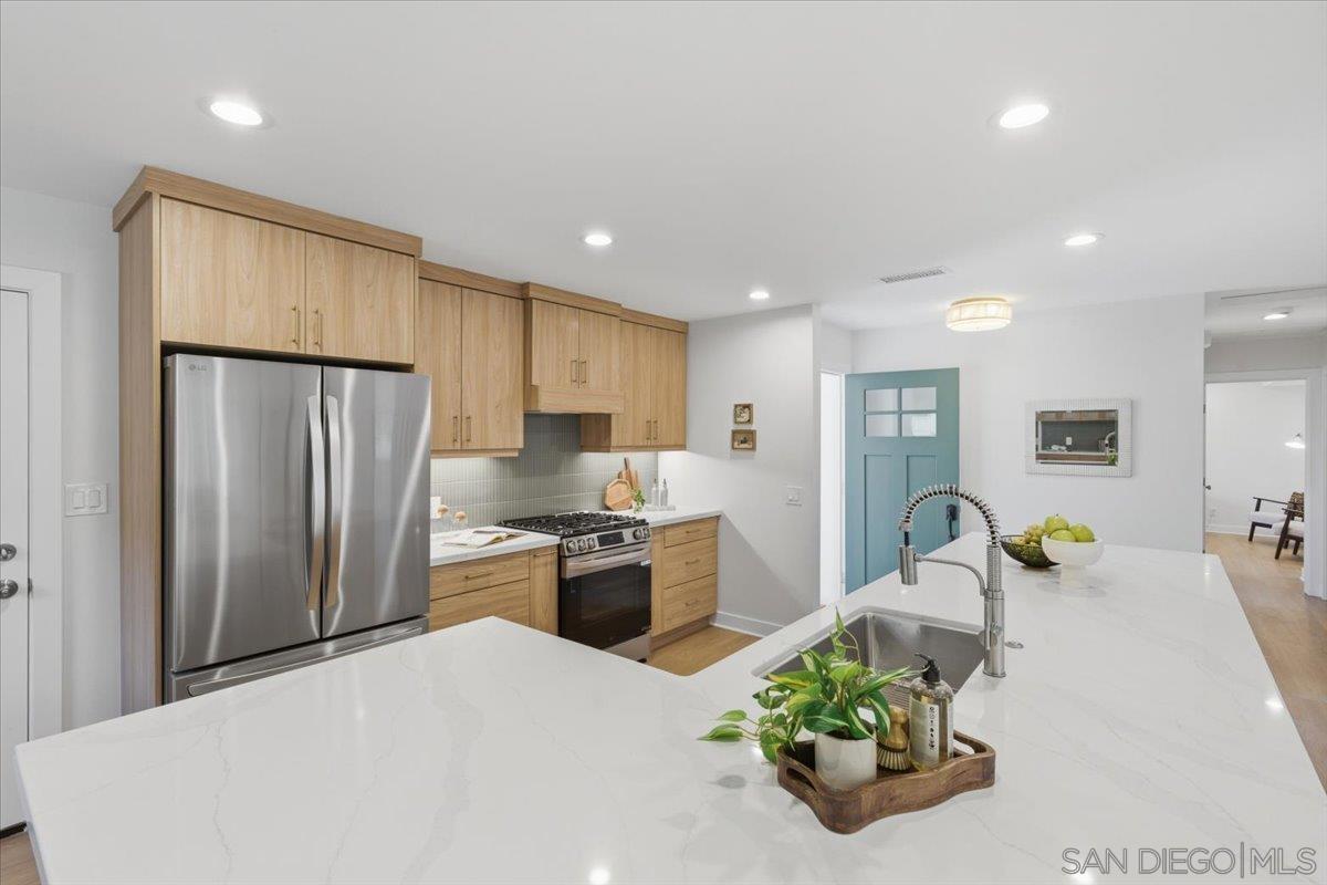 Detail Gallery Image 5 of 33 For 1361  California, Imperial Beach,  CA 91932 - 3 Beds | 2 Baths