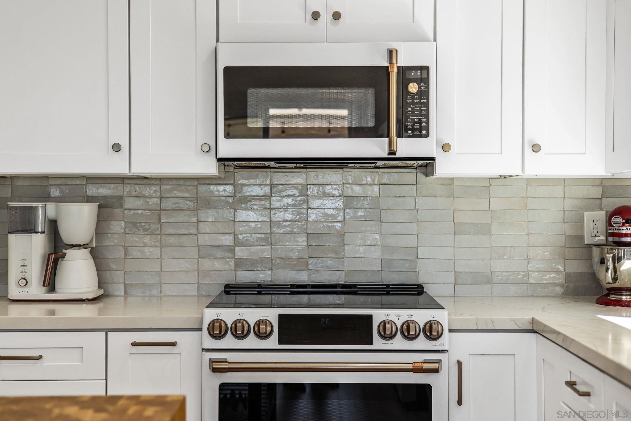 Detail Gallery Image 14 of 66 For 7053  Snapdragon  Dr, Carlsbad,  CA 92011 - 4 Beds | 2/1 Baths