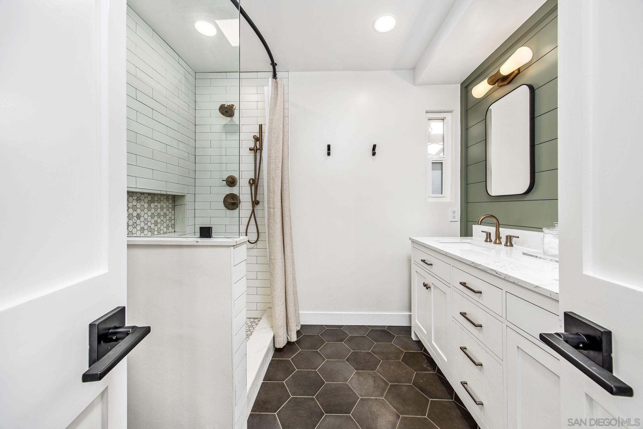 Detail Gallery Image 25 of 66 For 7053  Snapdragon  Dr, Carlsbad,  CA 92011 - 4 Beds | 2/1 Baths