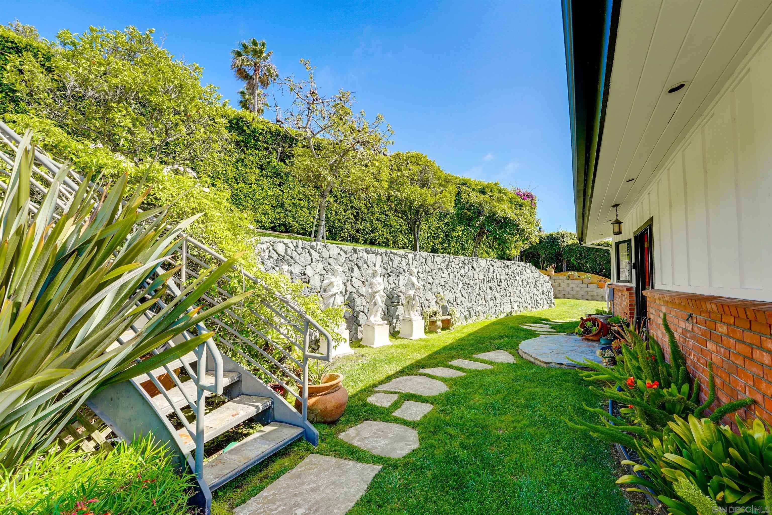 Detail Gallery Image 3 of 23 For 6435  El Camino Del Teatro, La Jolla,  CA 92037 - 0 Beds | 1 Baths