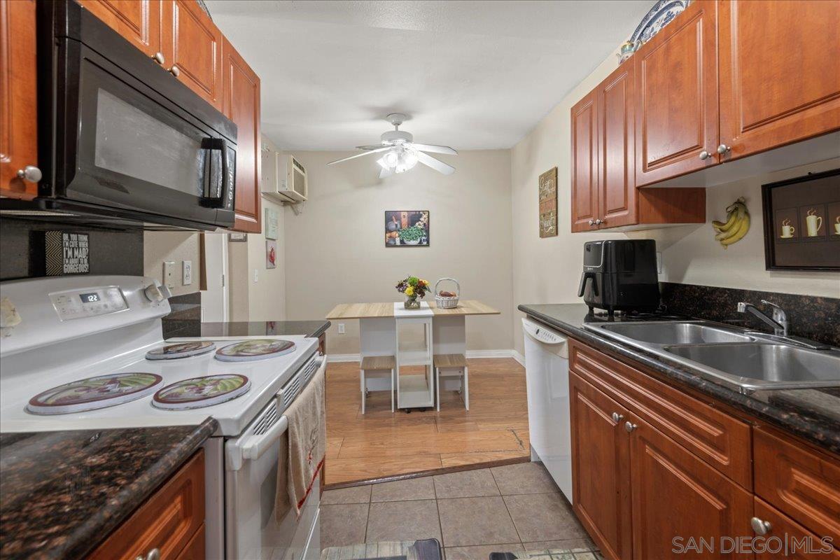 Detail Gallery Image 13 of 30 For 2950  Alta View Dr  #H202,  San Diego,  CA 92139 - 1 Beds | 1 Baths