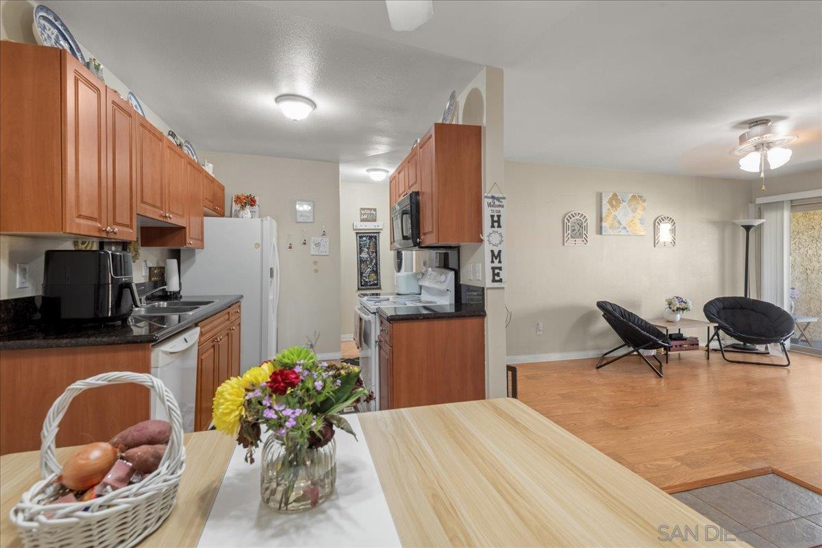 Detail Gallery Image 9 of 30 For 2950  Alta View Dr  #H202,  San Diego,  CA 92139 - 1 Beds | 1 Baths