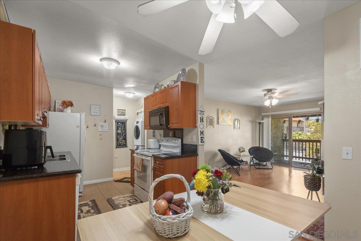 Detail Gallery Image 10 of 30 For 2950  Alta View Dr  #H202,  San Diego,  CA 92139 - 1 Beds | 1 Baths