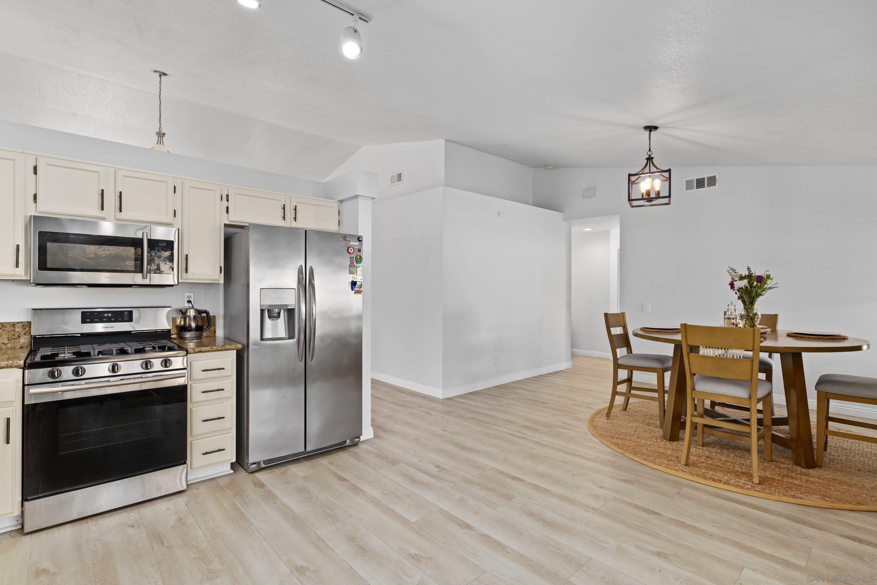 Detail Gallery Image 11 of 32 For 286  Glendale Ave, San Marcos,  CA 92069 - 3 Beds | 2 Baths