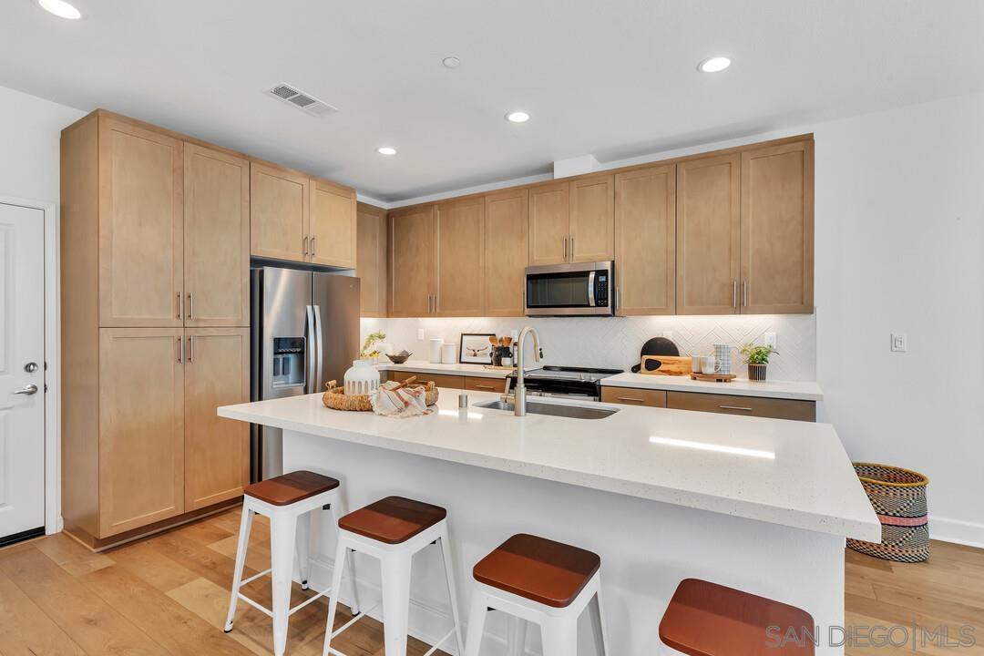 Detail Gallery Image 3 of 31 For 7701  Jasmine Ct, Santee,  CA 92071 - 4 Beds | 2/1 Baths