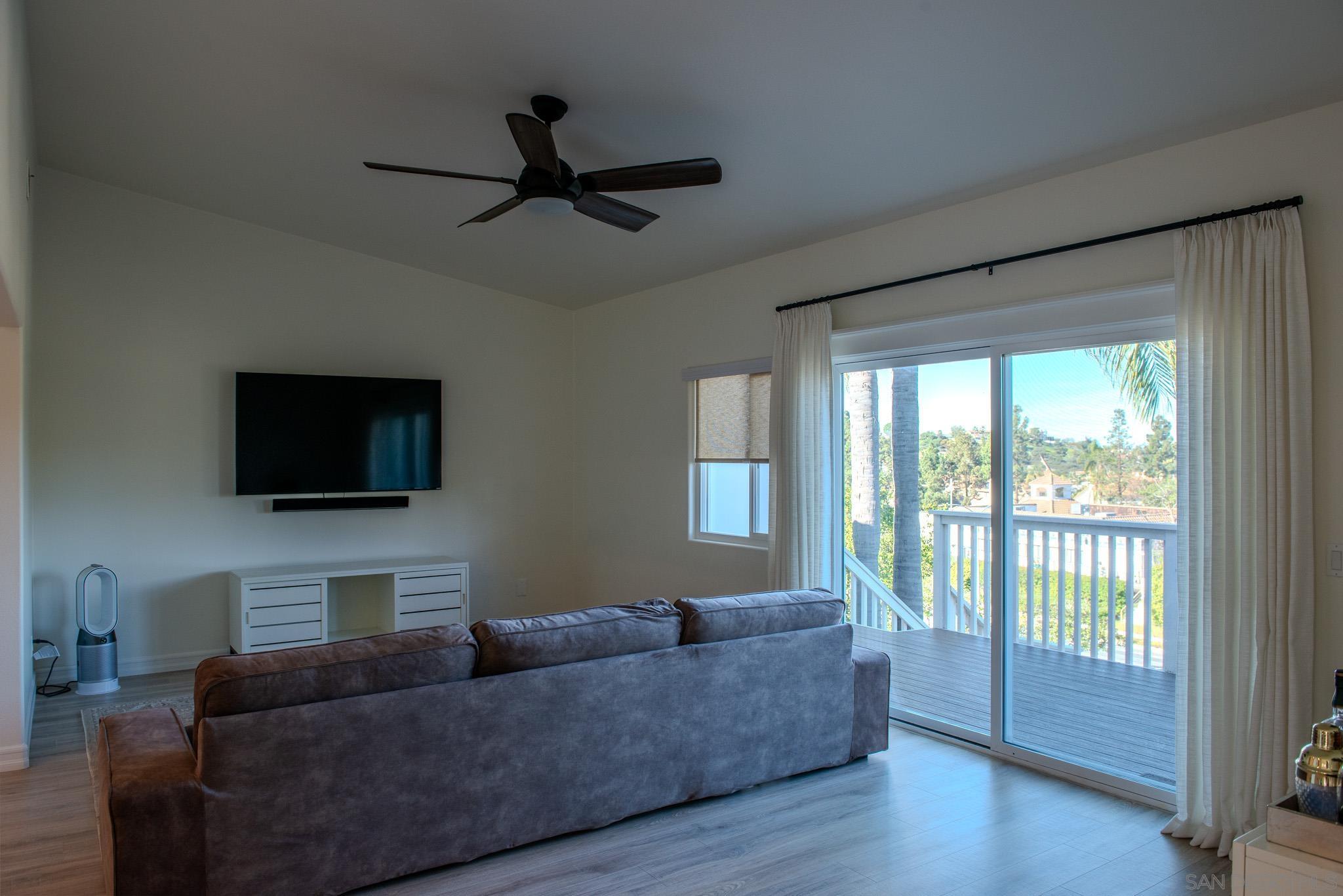 Detail Gallery Image 5 of 39 For 1859  Carolyn Dr, Chula Vista,  CA 91913 - 3 Beds | 2/1 Baths