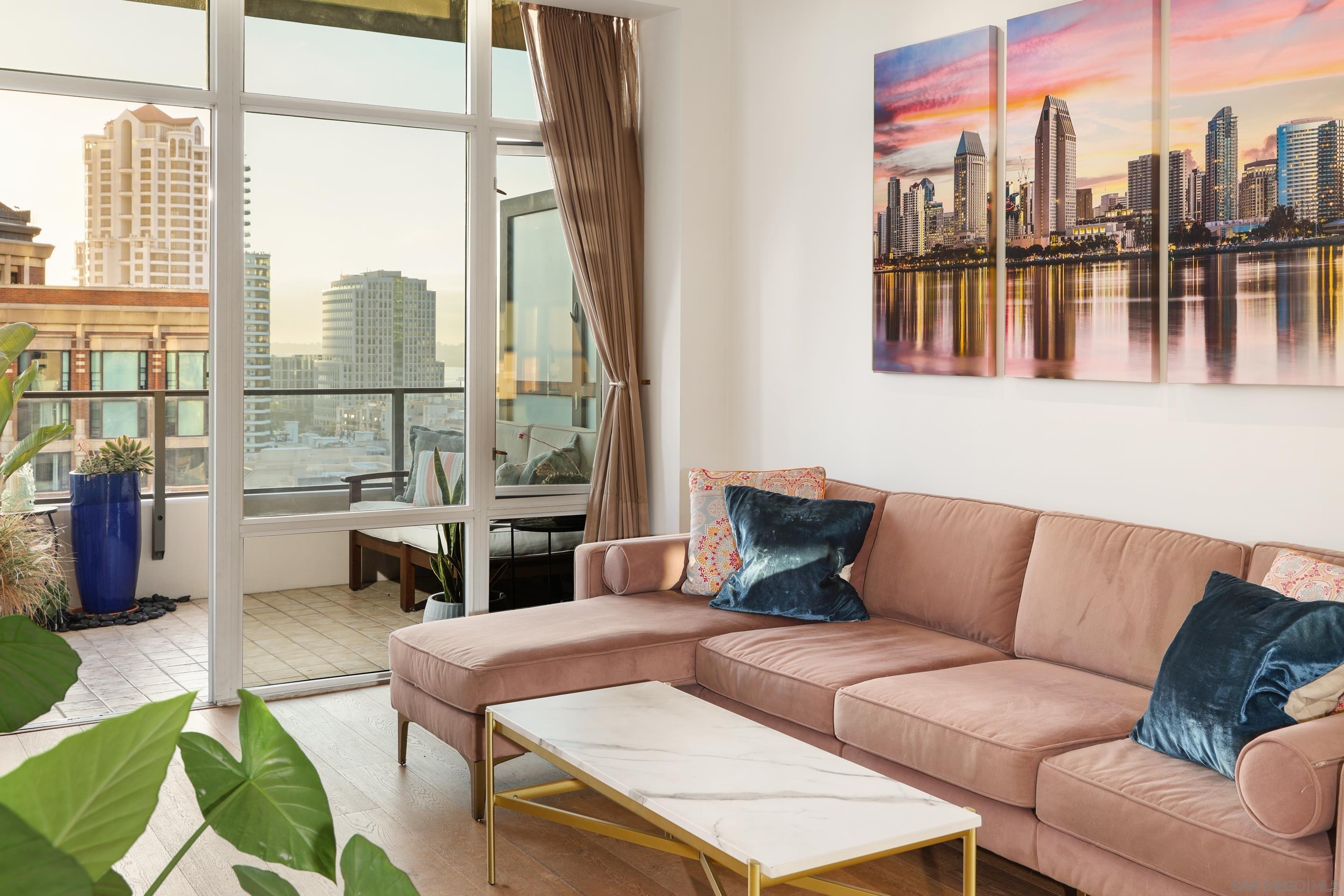 Detail Gallery Image 4 of 38 For 550  Front Street  #1007,  San Diego,  CA 92101 - 1 Beds | 1 Baths