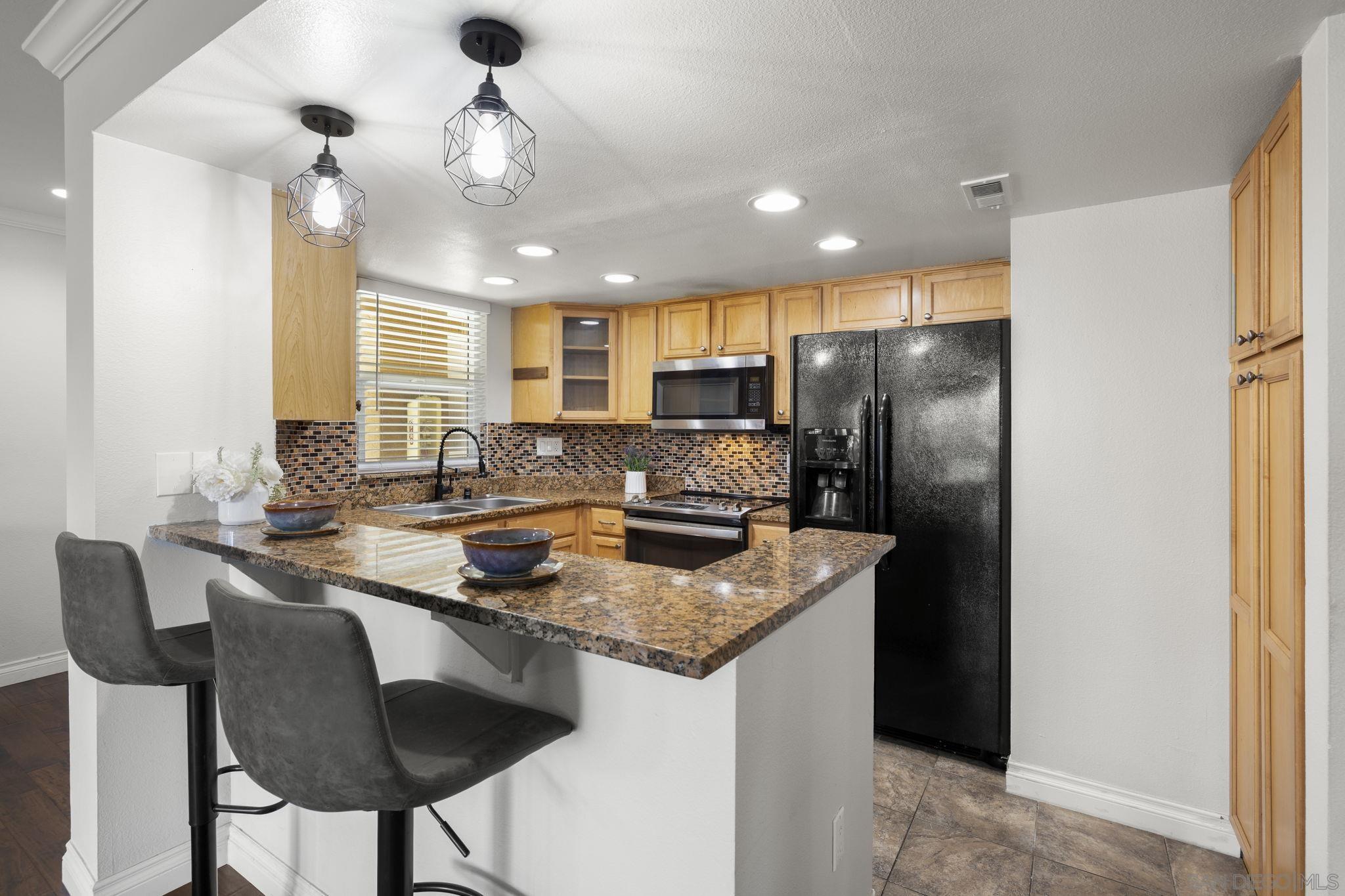 Detail Gallery Image 4 of 35 For 15273  Maturin  #32,  San Diego,  CA 92127 - 1 Beds | 1 Baths