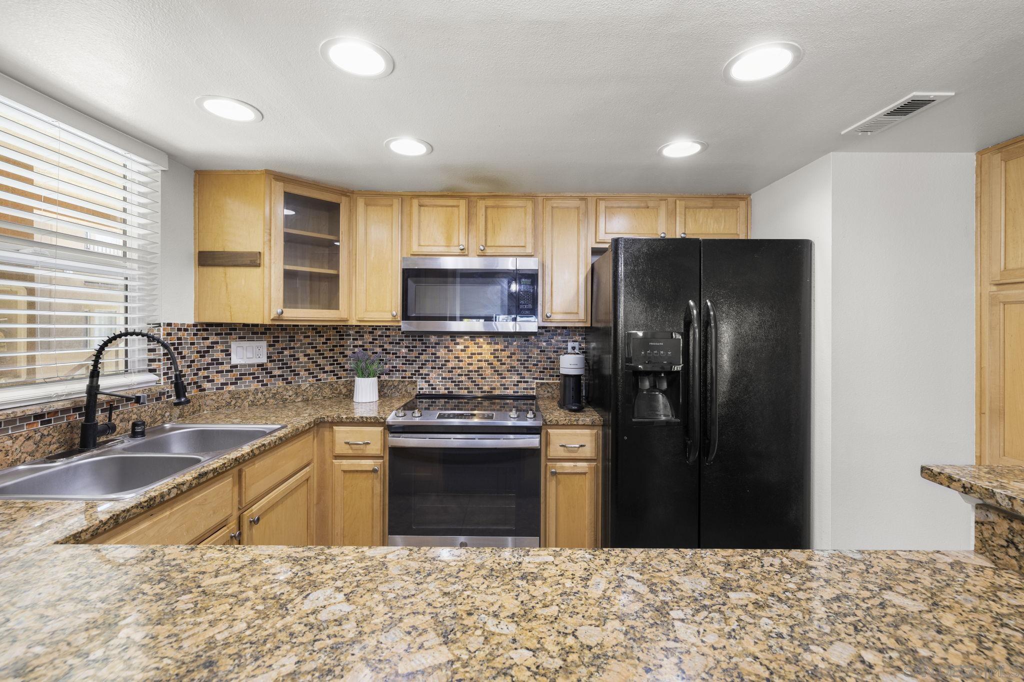 Detail Gallery Image 5 of 35 For 15273  Maturin  #32,  San Diego,  CA 92127 - 1 Beds | 1 Baths