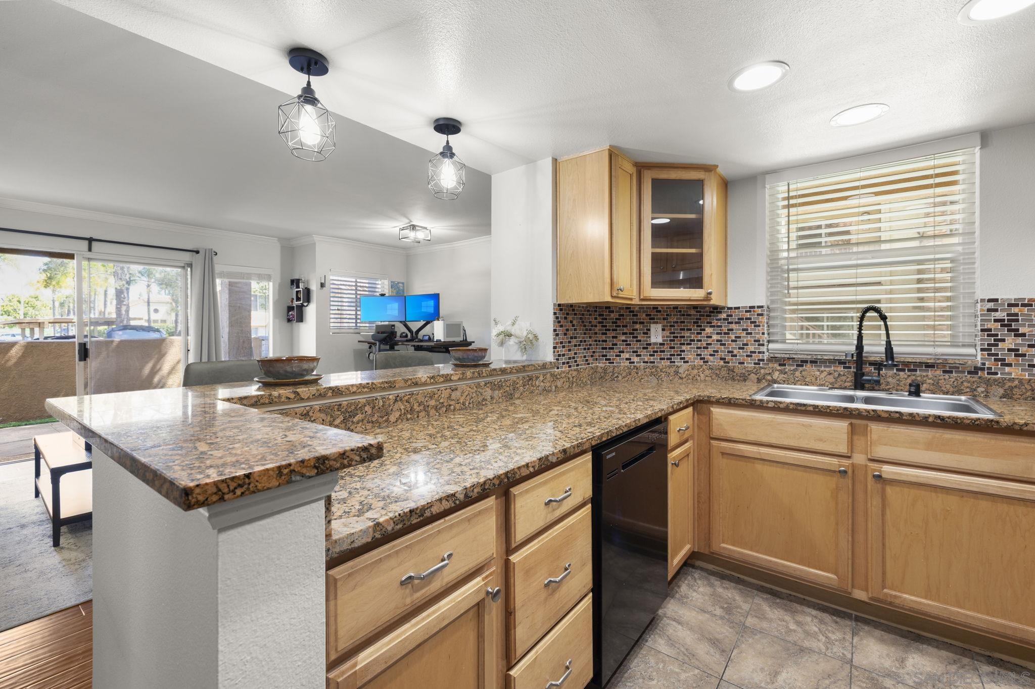 Detail Gallery Image 6 of 35 For 15273  Maturin  #32,  San Diego,  CA 92127 - 1 Beds | 1 Baths