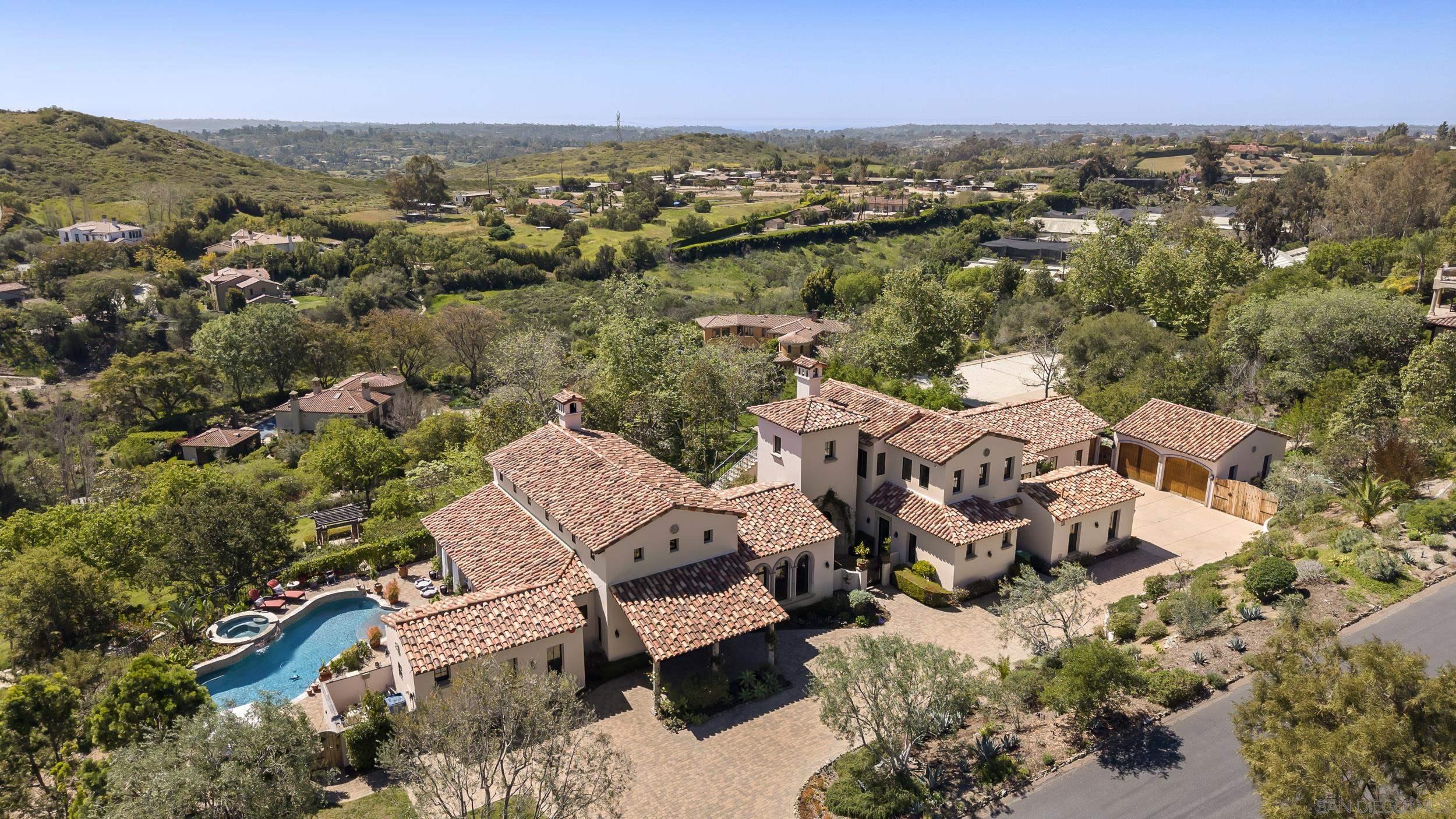 Detail Gallery Image 2 of 10 For Camino De Arriba, Rancho Santa Fe,  CA 92067 - 6 Beds | 6/1 Baths