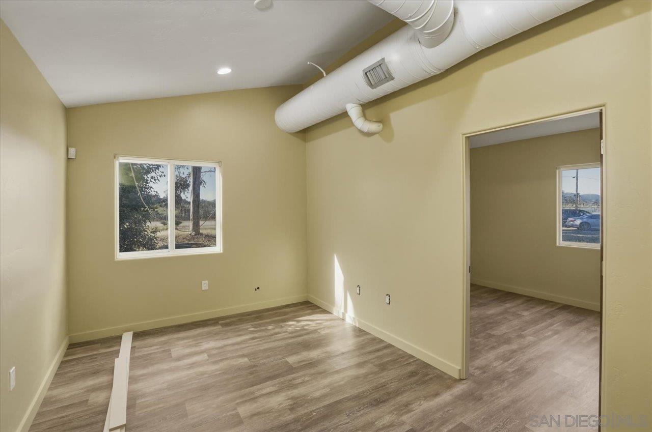 Detail Gallery Image 11 of 24 For 5461  Rainbow Creek, Fallbrook,  CA 92028 - 5 Beds | 1 Baths