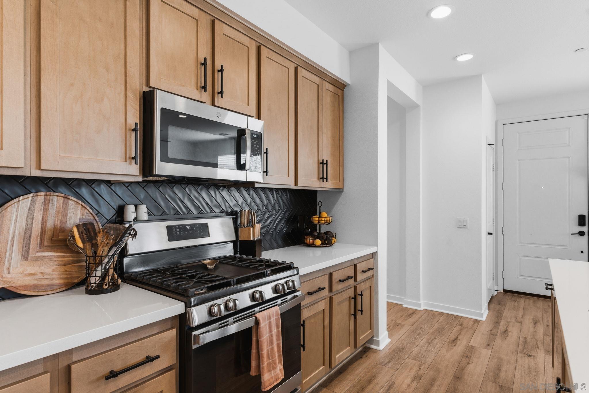 Detail Gallery Image 4 of 39 For 39345  Corvina Ln, Temecula,  CA 92591 - 4 Beds | 2/1 Baths