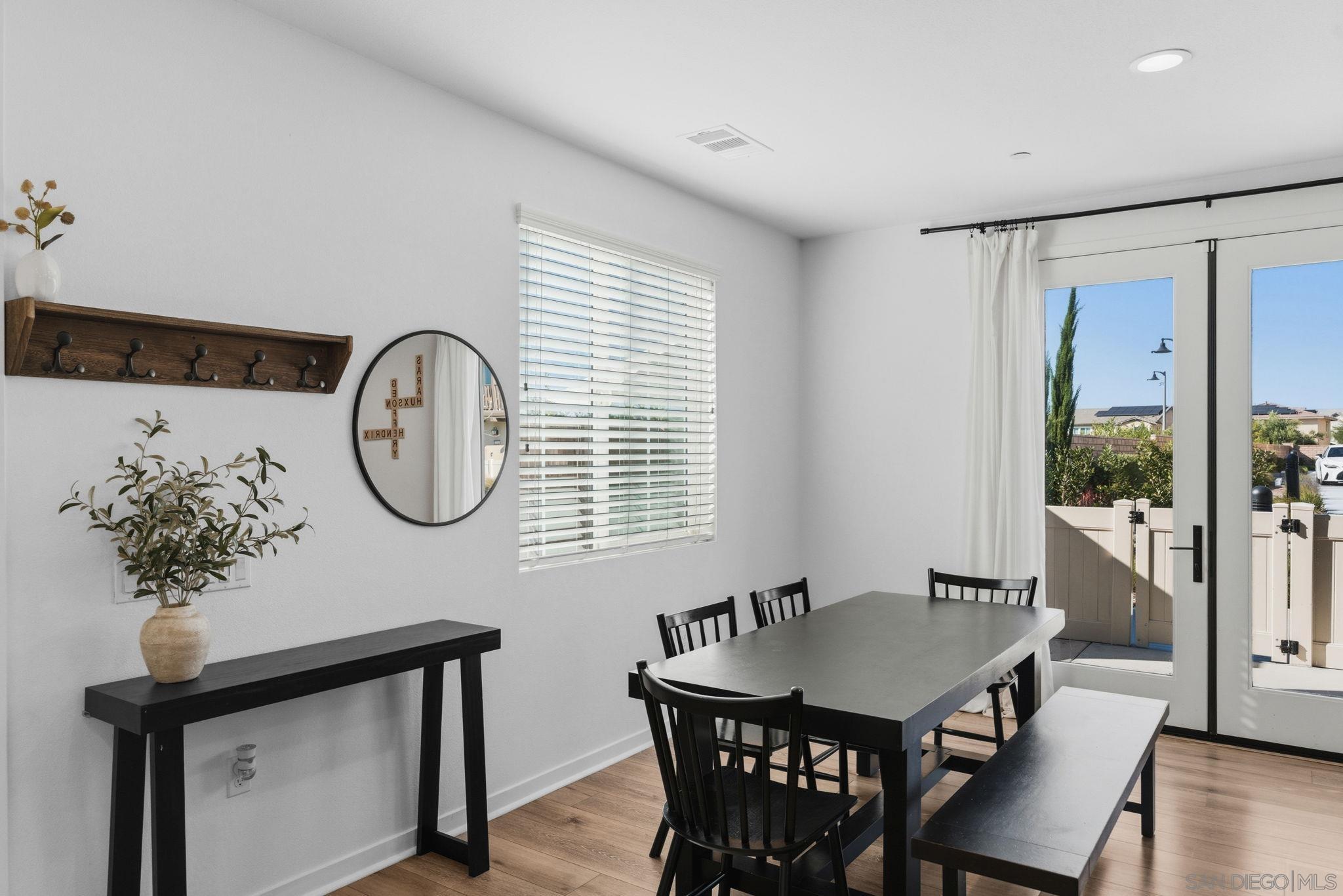 Detail Gallery Image 9 of 39 For 39345  Corvina Ln, Temecula,  CA 92591 - 4 Beds | 2/1 Baths