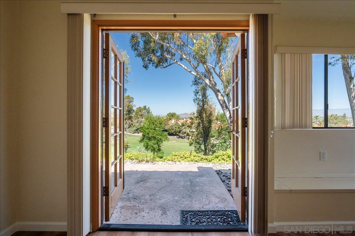 Detail Gallery Image 11 of 45 For 12202  Paseo Lucido  #D,  San Diego,  CA 92128 - 2 Beds | 2 Baths