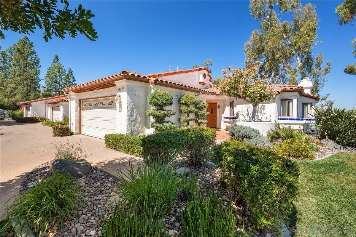 Detail Gallery Image 3 of 45 For 12202  Paseo Lucido  #D,  San Diego,  CA 92128 - 2 Beds | 2 Baths