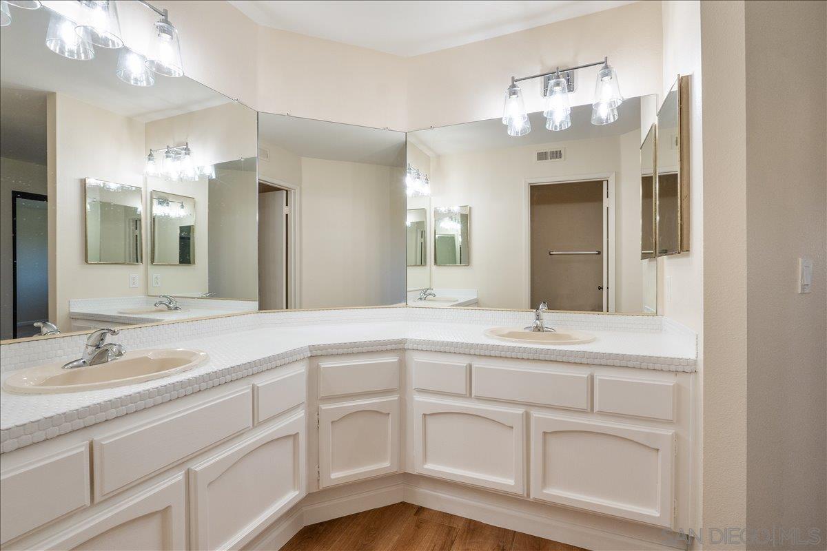 Detail Gallery Image 27 of 45 For 12202  Paseo Lucido  #D,  San Diego,  CA 92128 - 2 Beds | 2 Baths