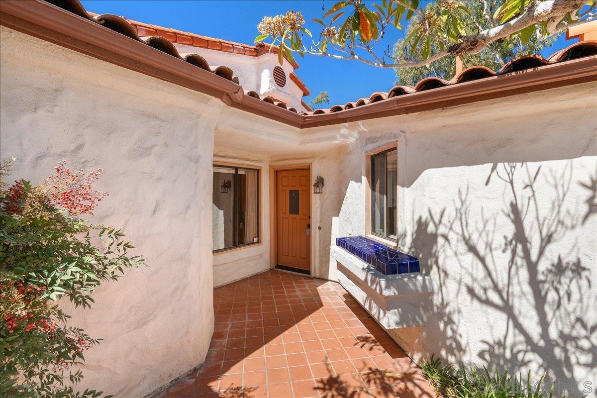 Detail Gallery Image 5 of 45 For 12202  Paseo Lucido  #D,  San Diego,  CA 92128 - 2 Beds | 2 Baths